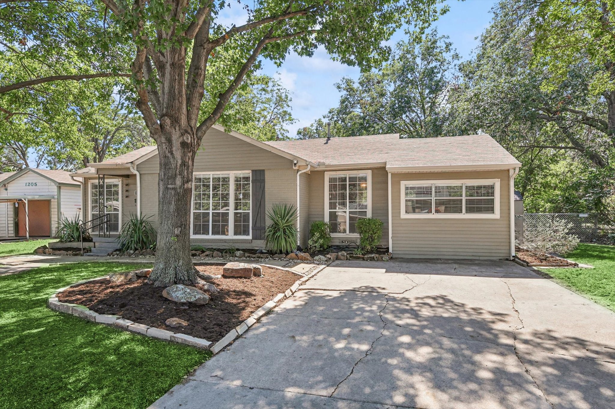 1209 Broadway Street