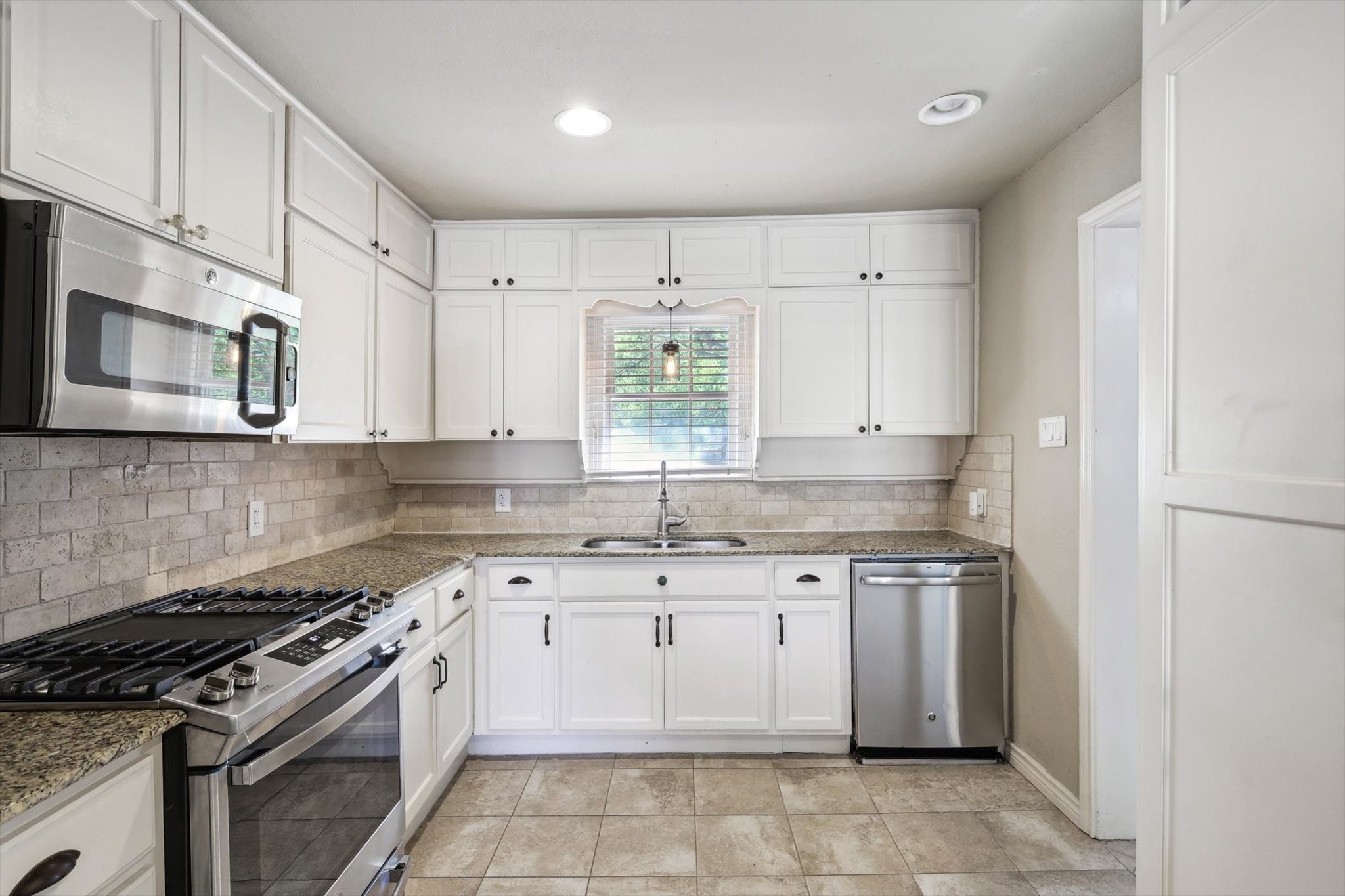 1209 Broadway Street