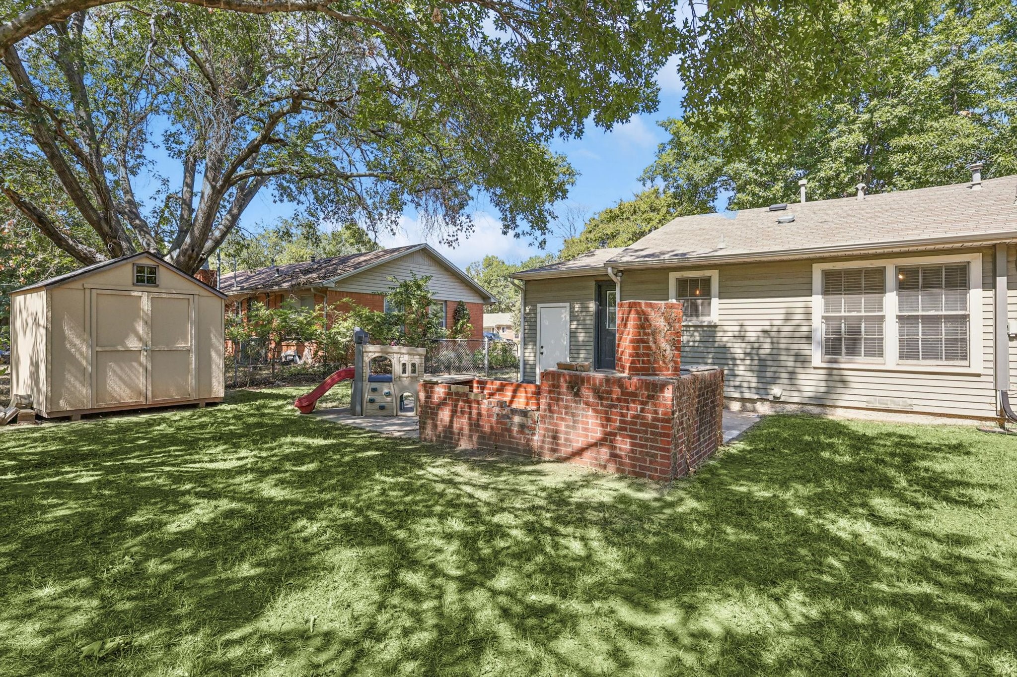 1209 Broadway Street