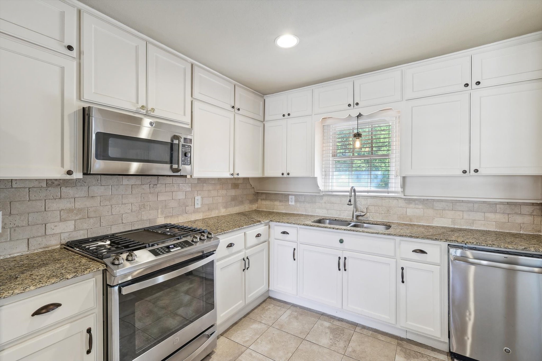 1209 Broadway Street