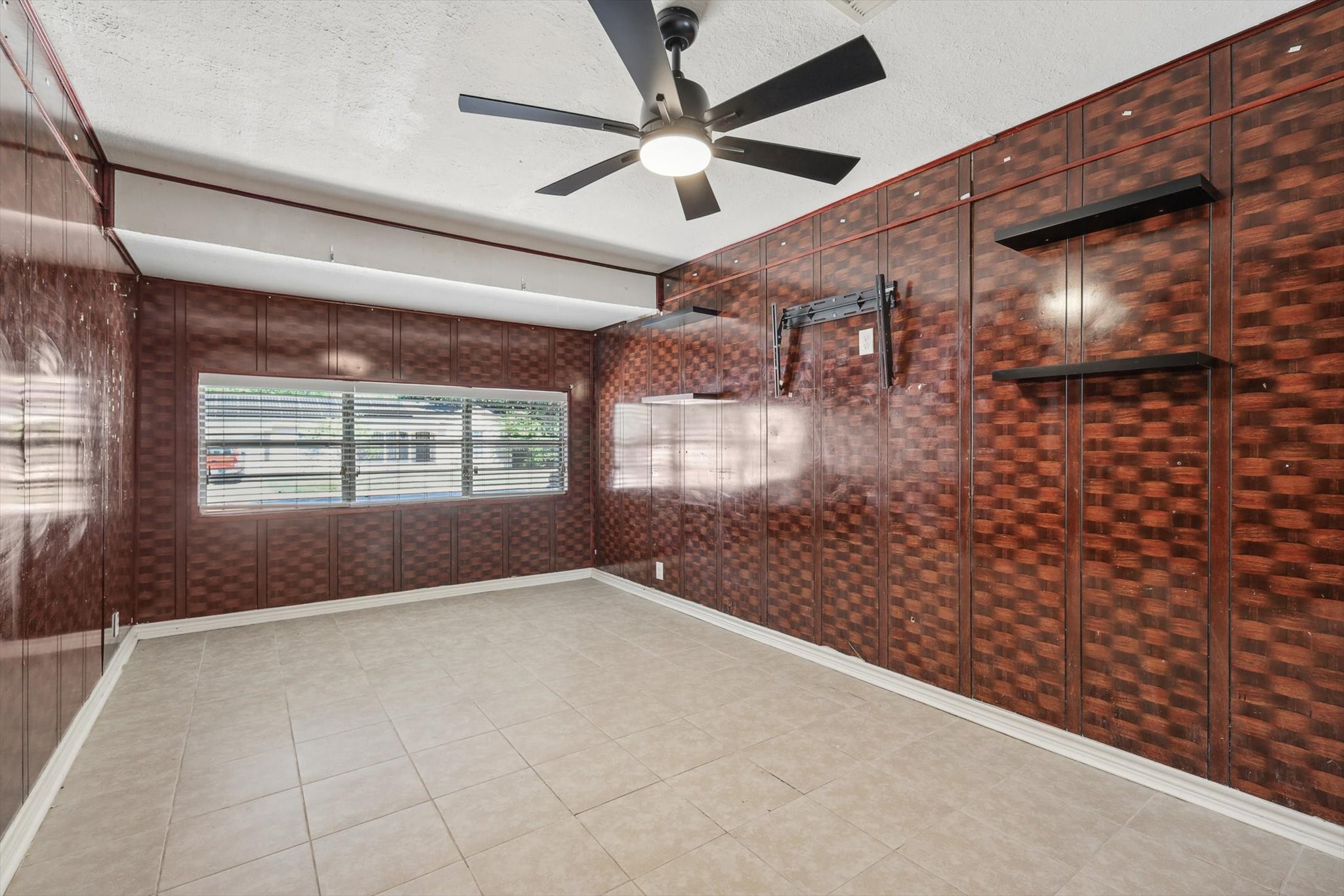 1209 Broadway Street