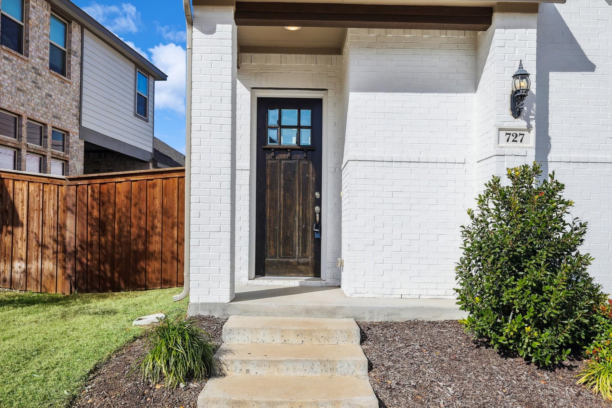 727 Waterbrook Parkway