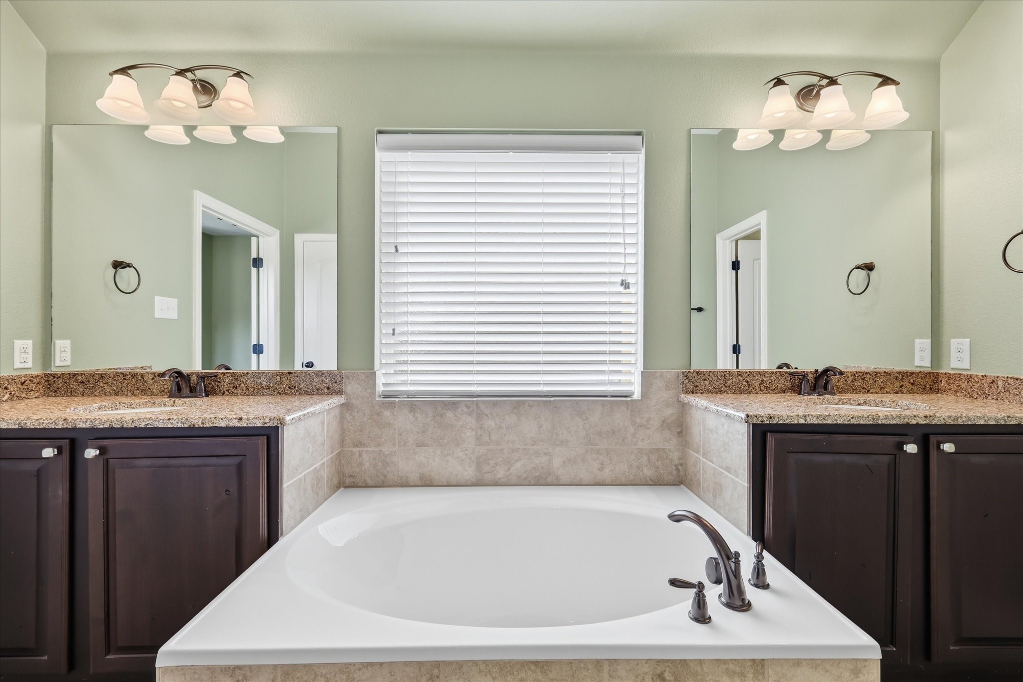6108 Roaring Creek