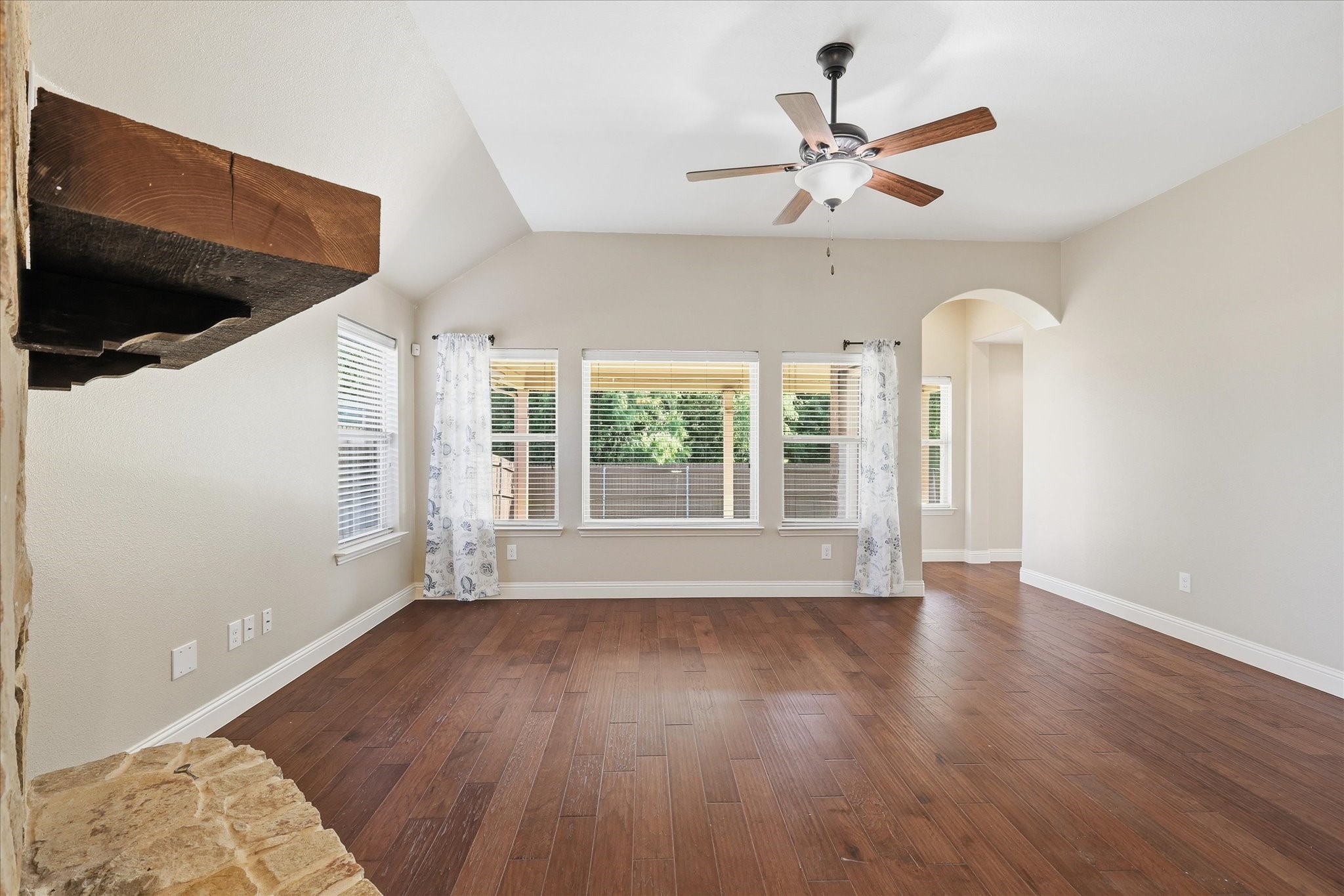 6108 Roaring Creek
