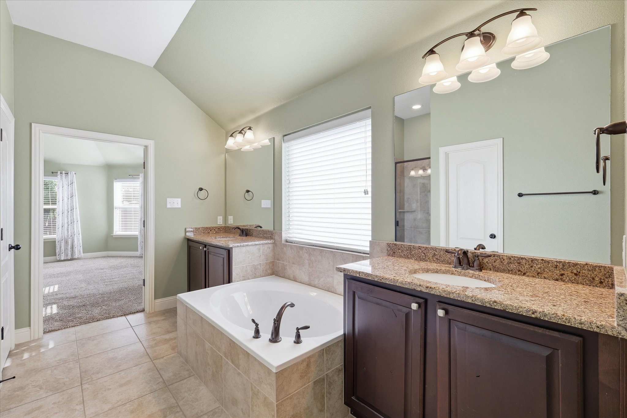6108 Roaring Creek