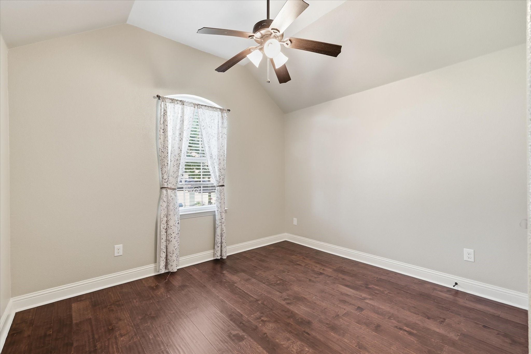 6108 Roaring Creek