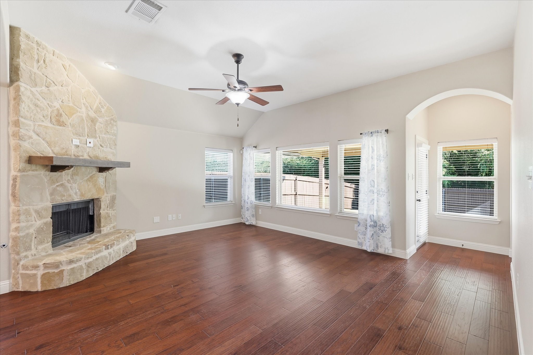 6108 Roaring Creek