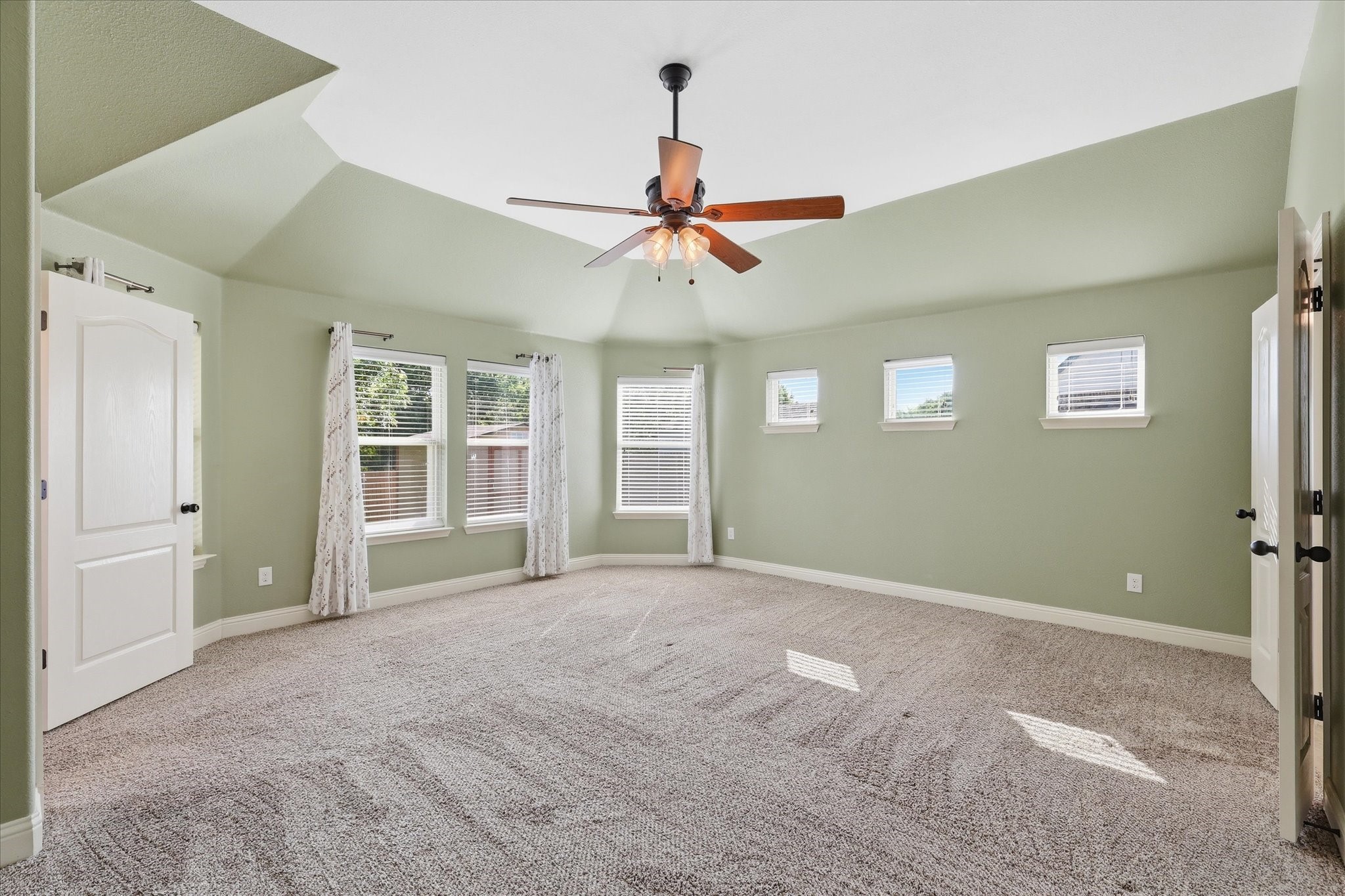 6108 Roaring Creek
