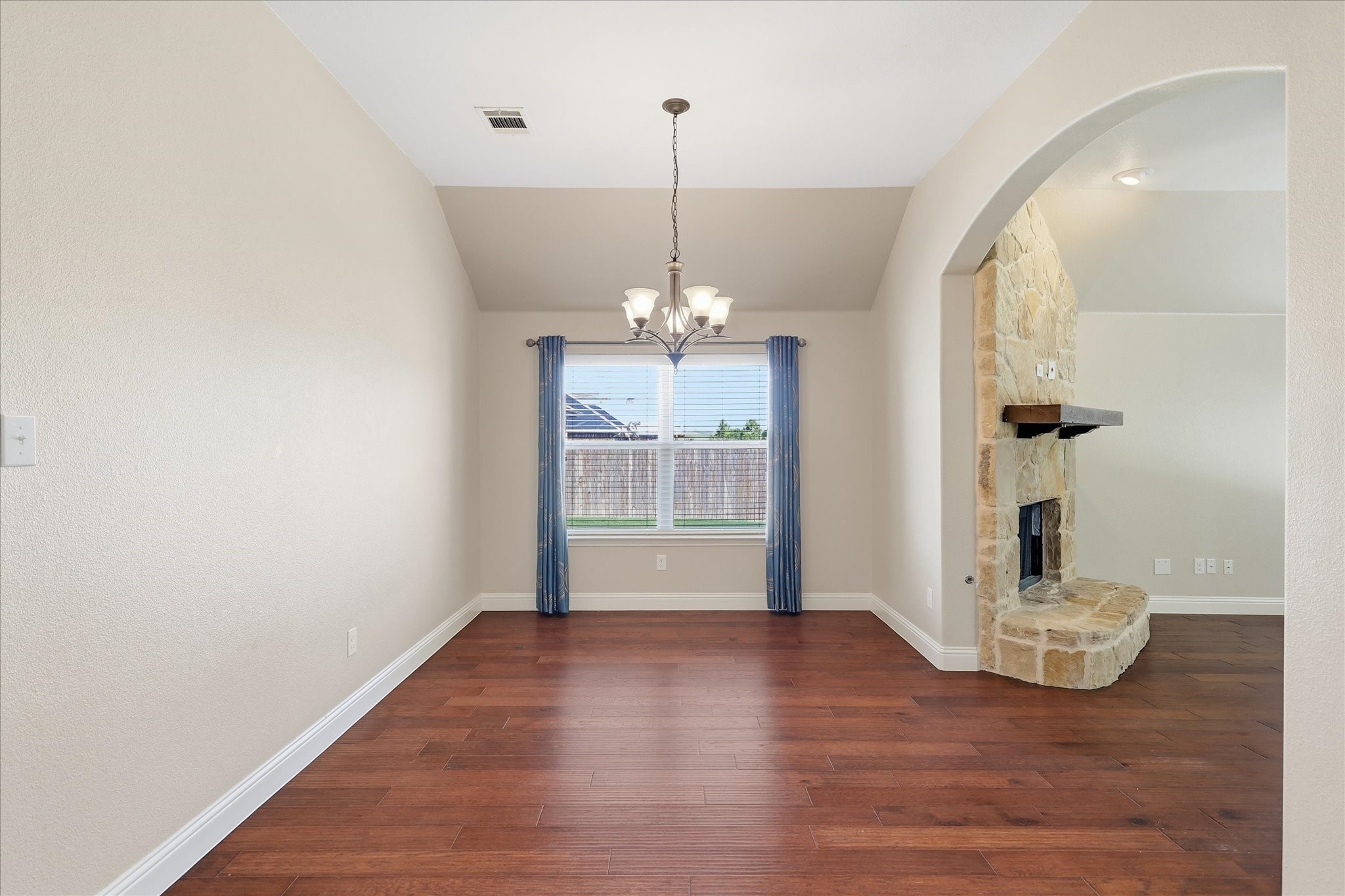 6108 Roaring Creek