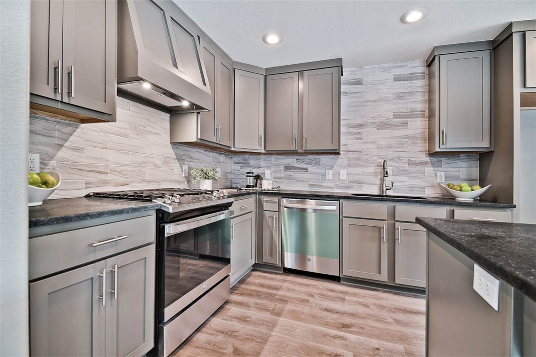 2204 SW Poppy Street