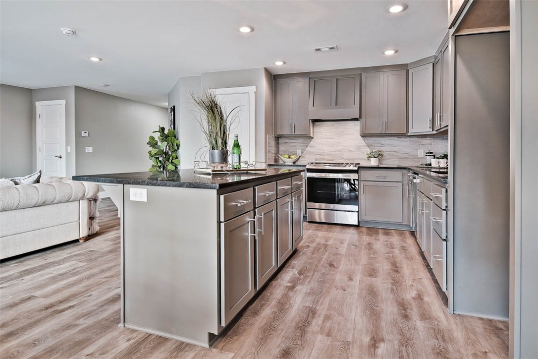 2204 SW Poppy Street