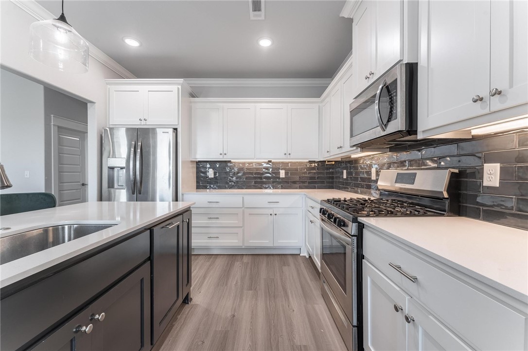 931 Moosehead Street