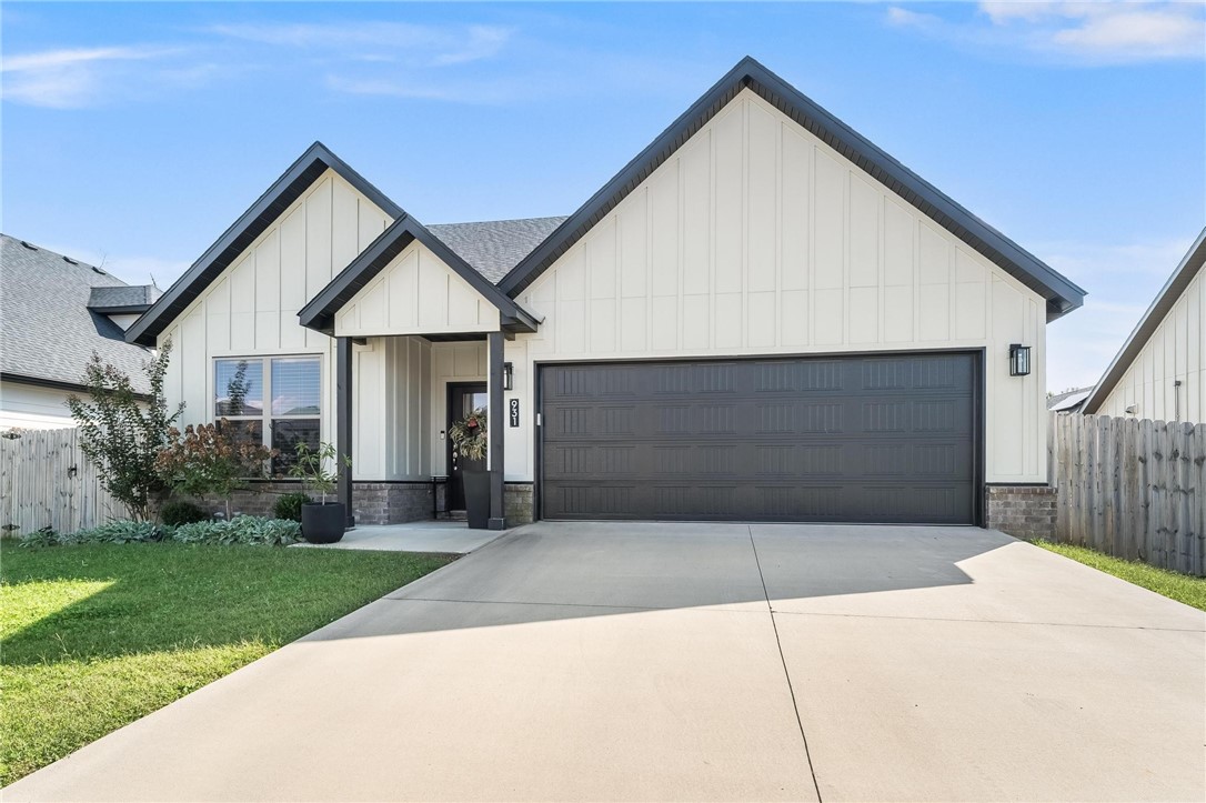 931 Moosehead Street