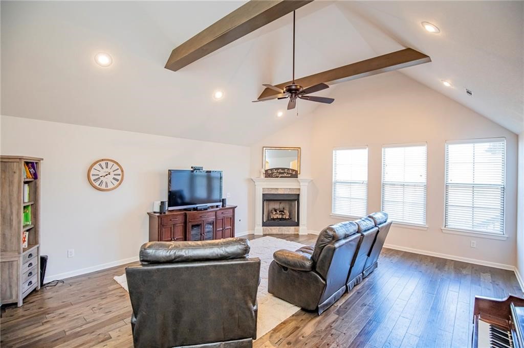 1700 Abbey Lane