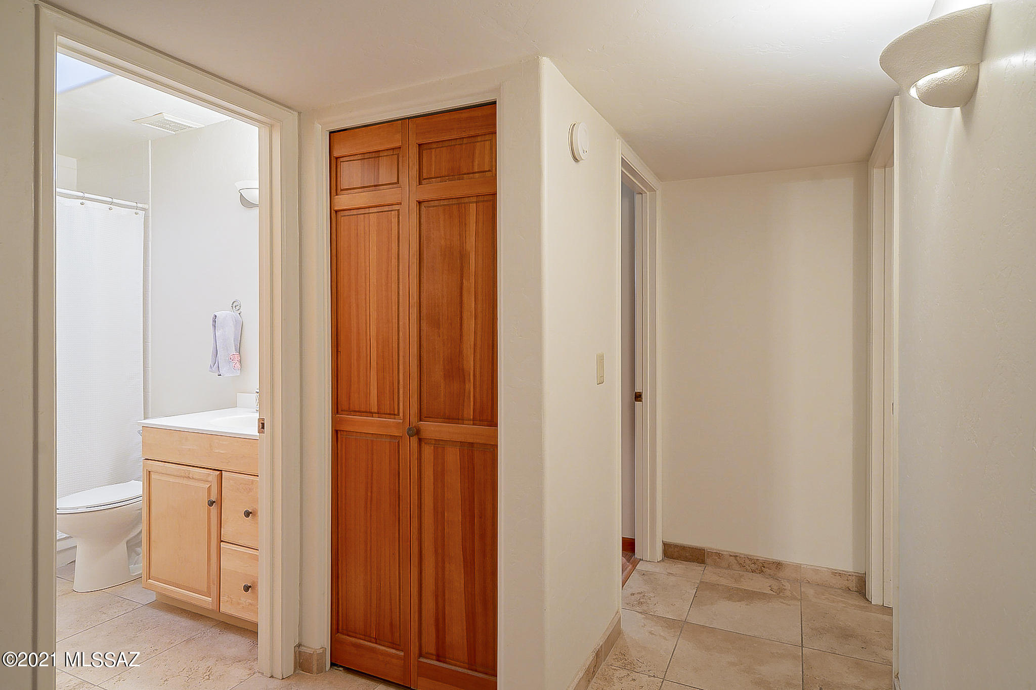 4960 E Ave Del Cazador