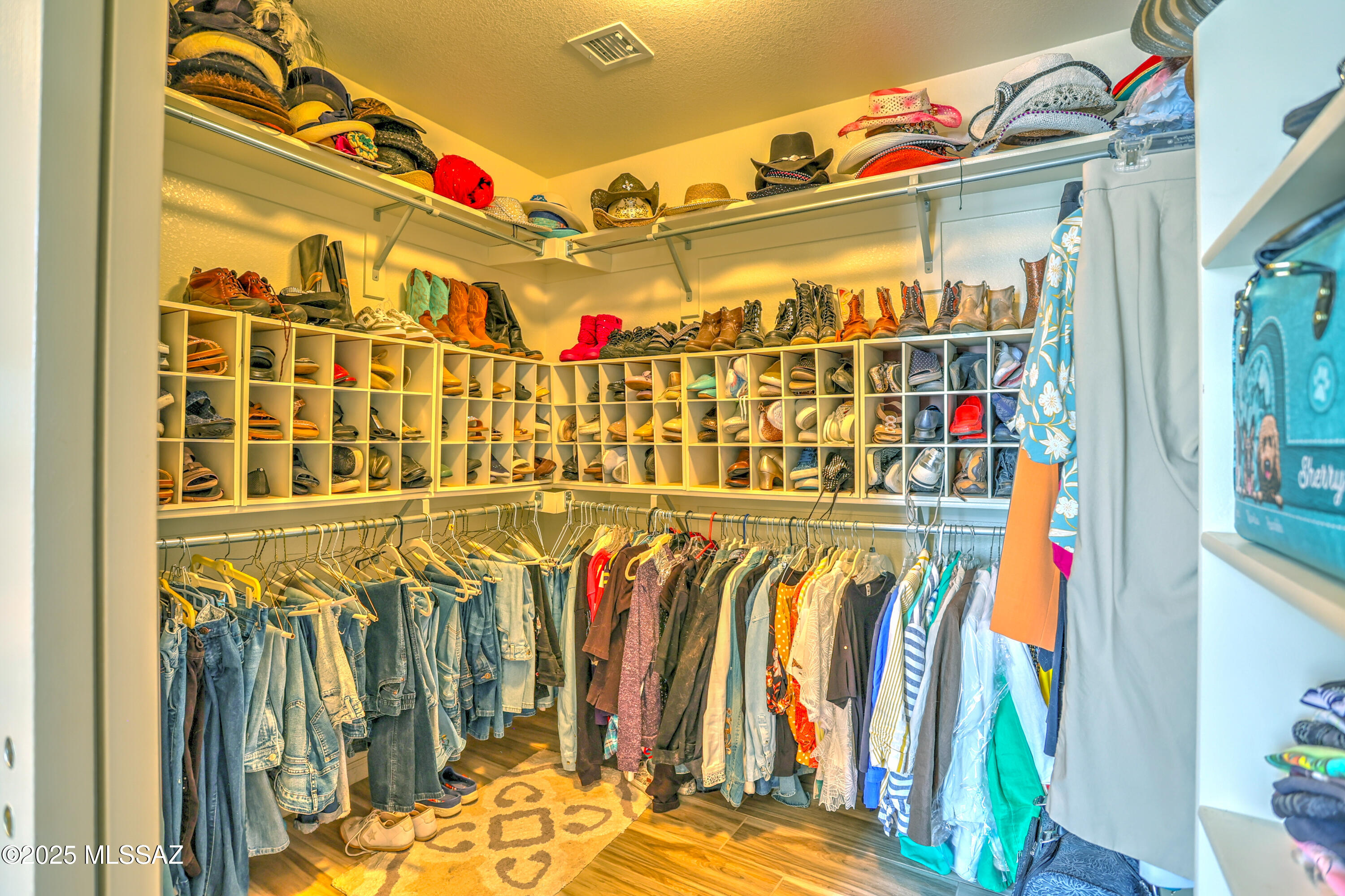 2303 E Desert Pueblo Pass