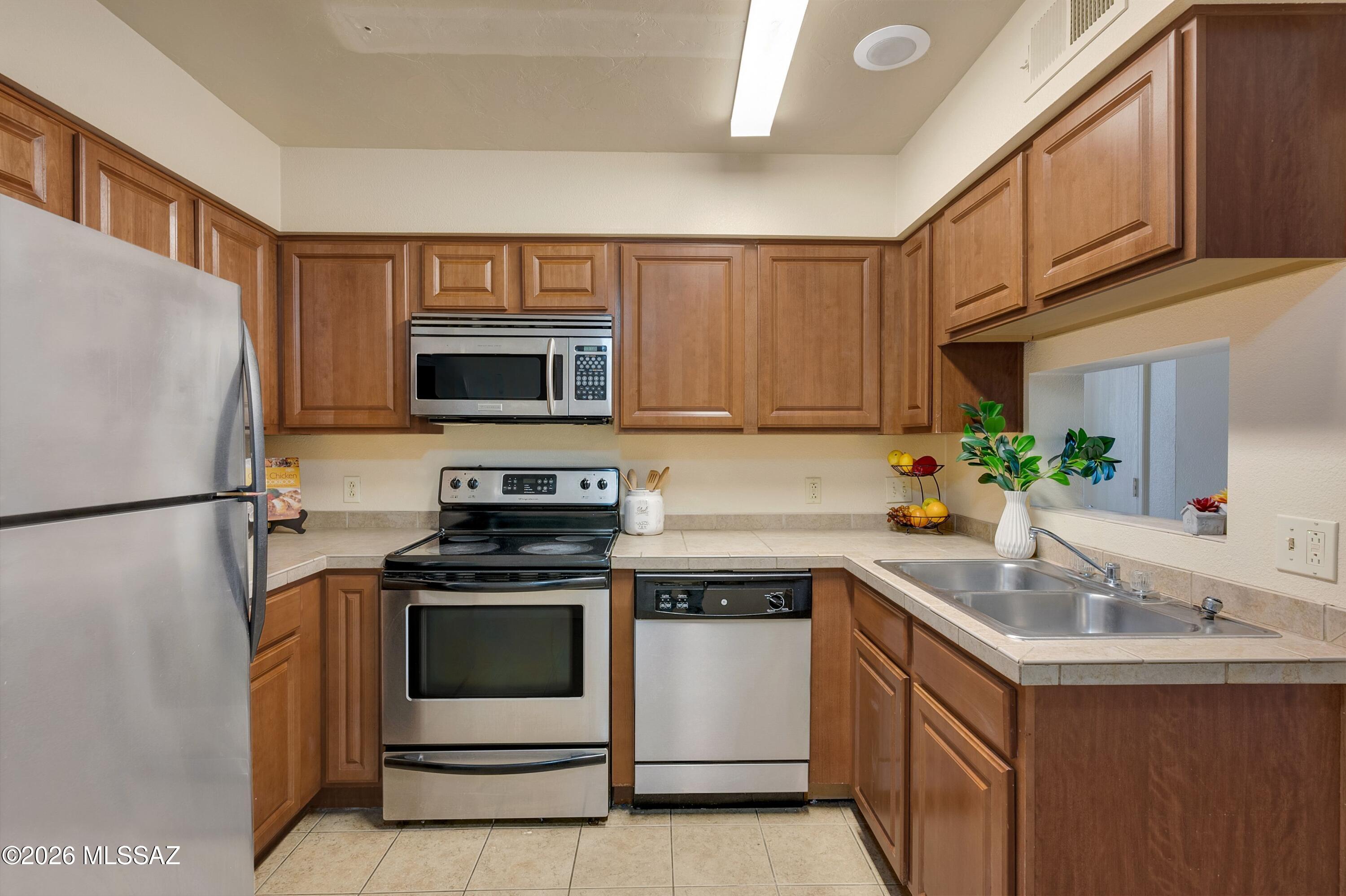 1801 E Blacklidge Drive 108