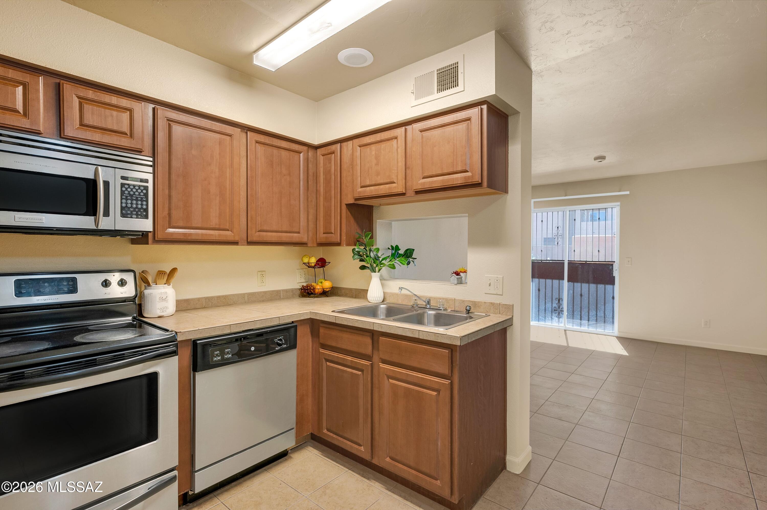 1801 E Blacklidge Drive 108