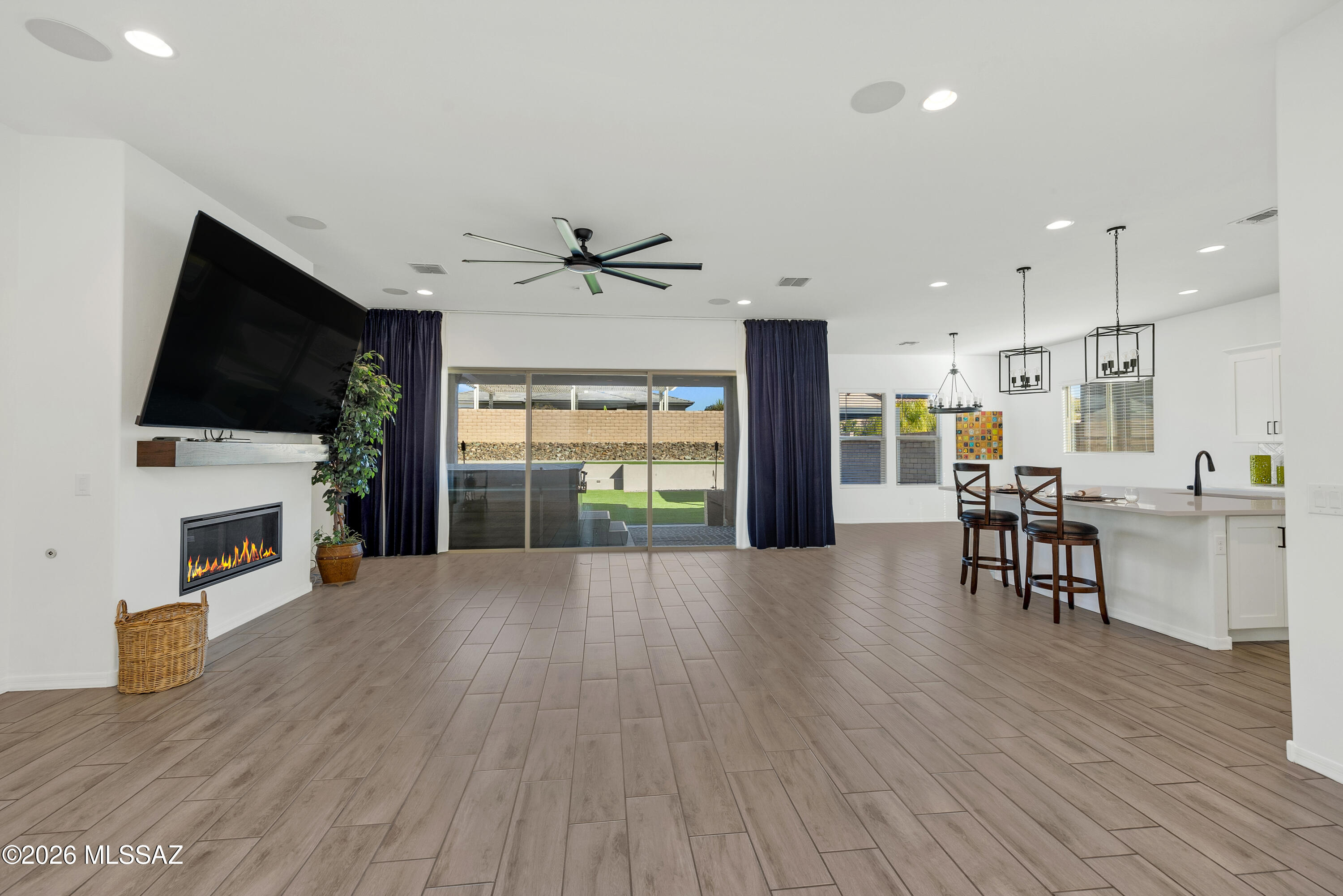 470 W Red Ribbon Lane