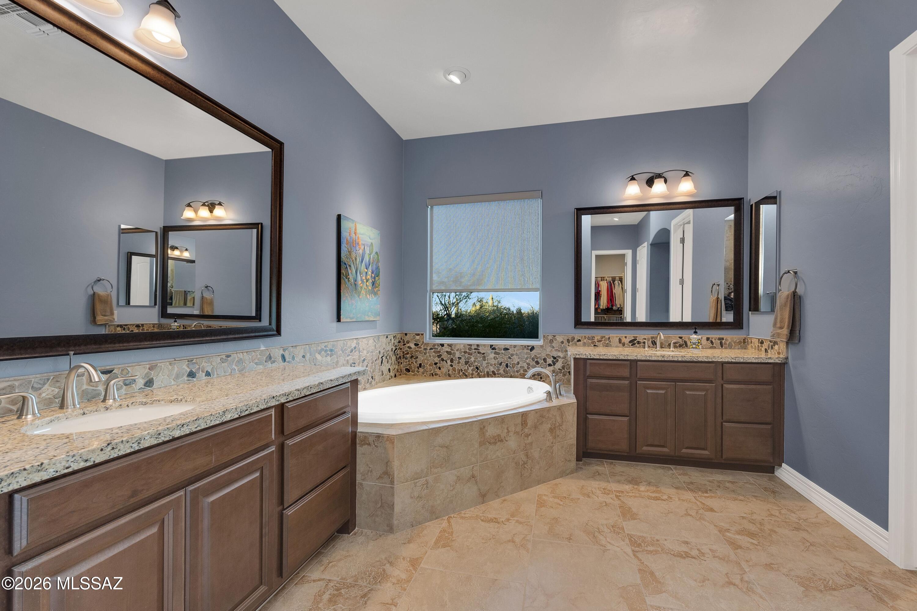 12505 N Faraway Wash Trail