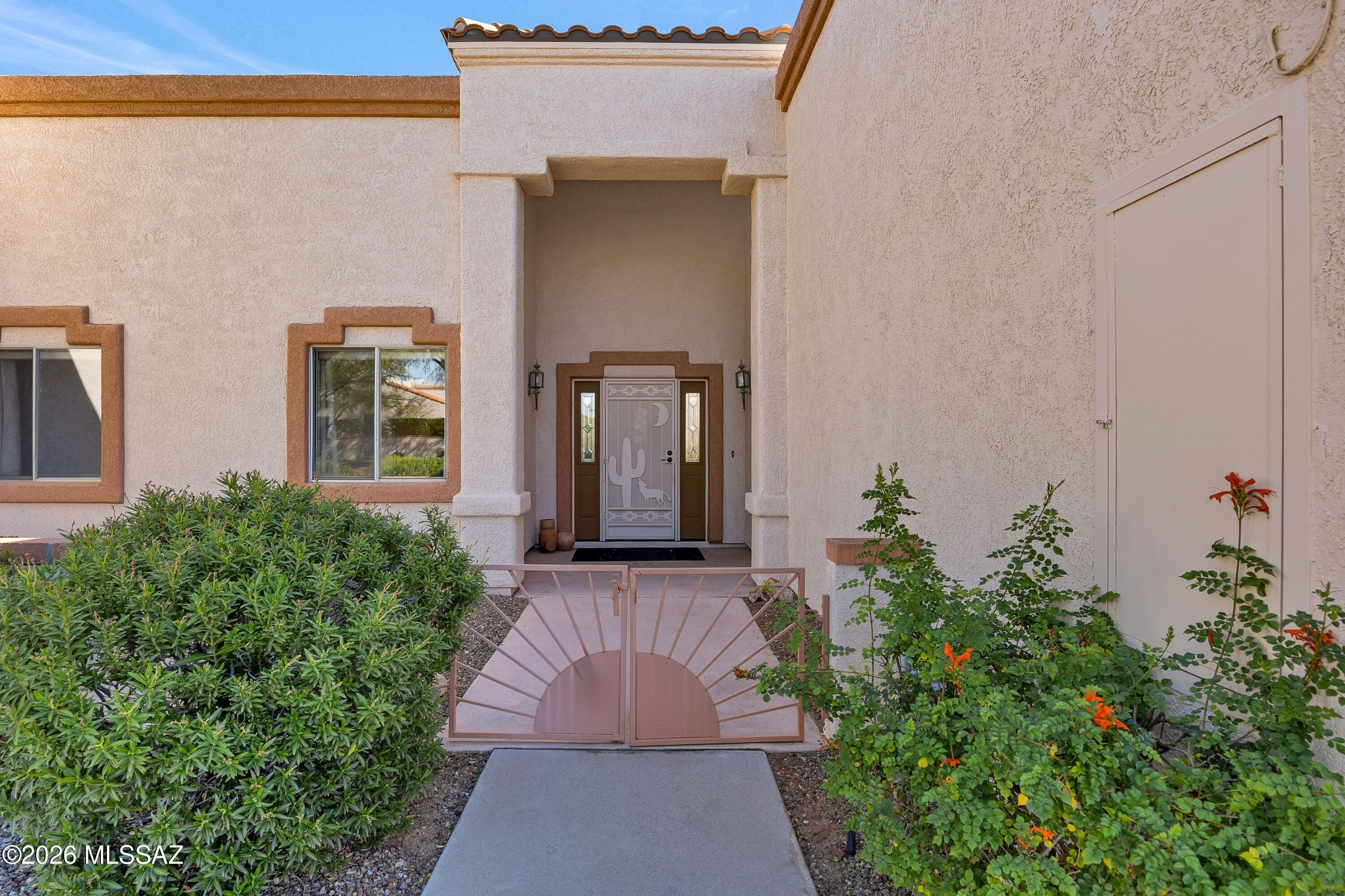 10604 N Laughing Coyote Way