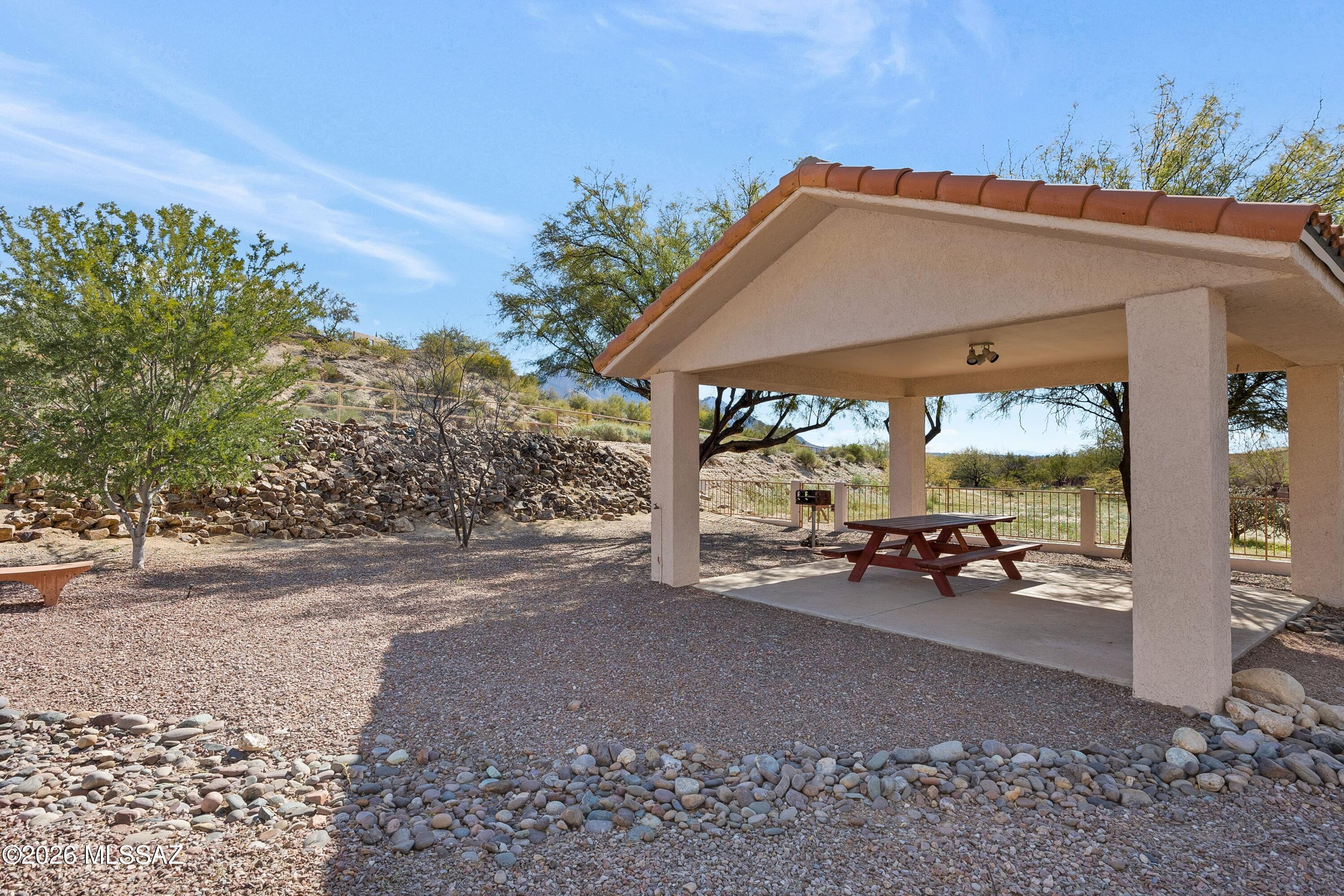 10604 N Laughing Coyote Way