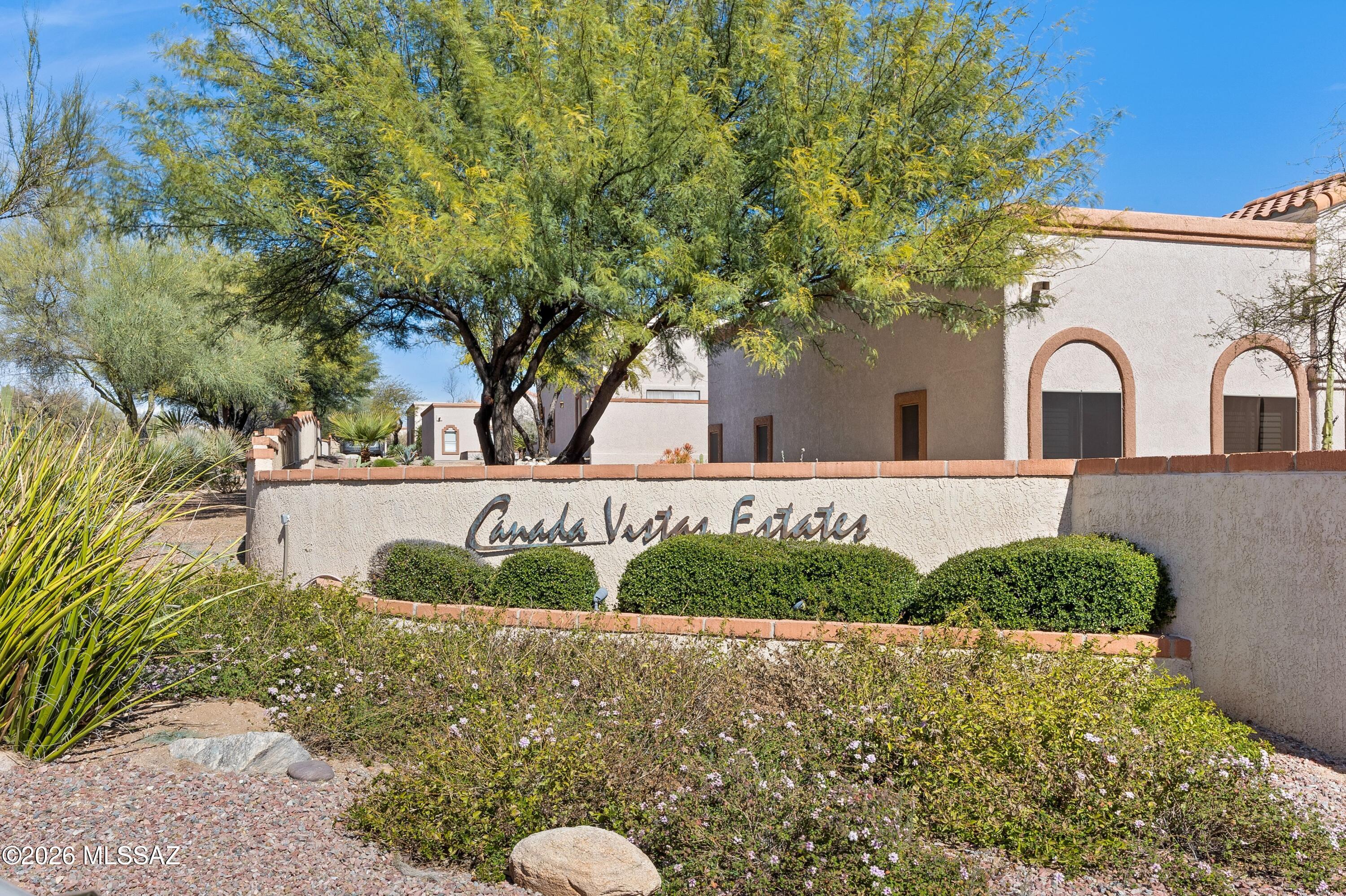 10604 N Laughing Coyote Way