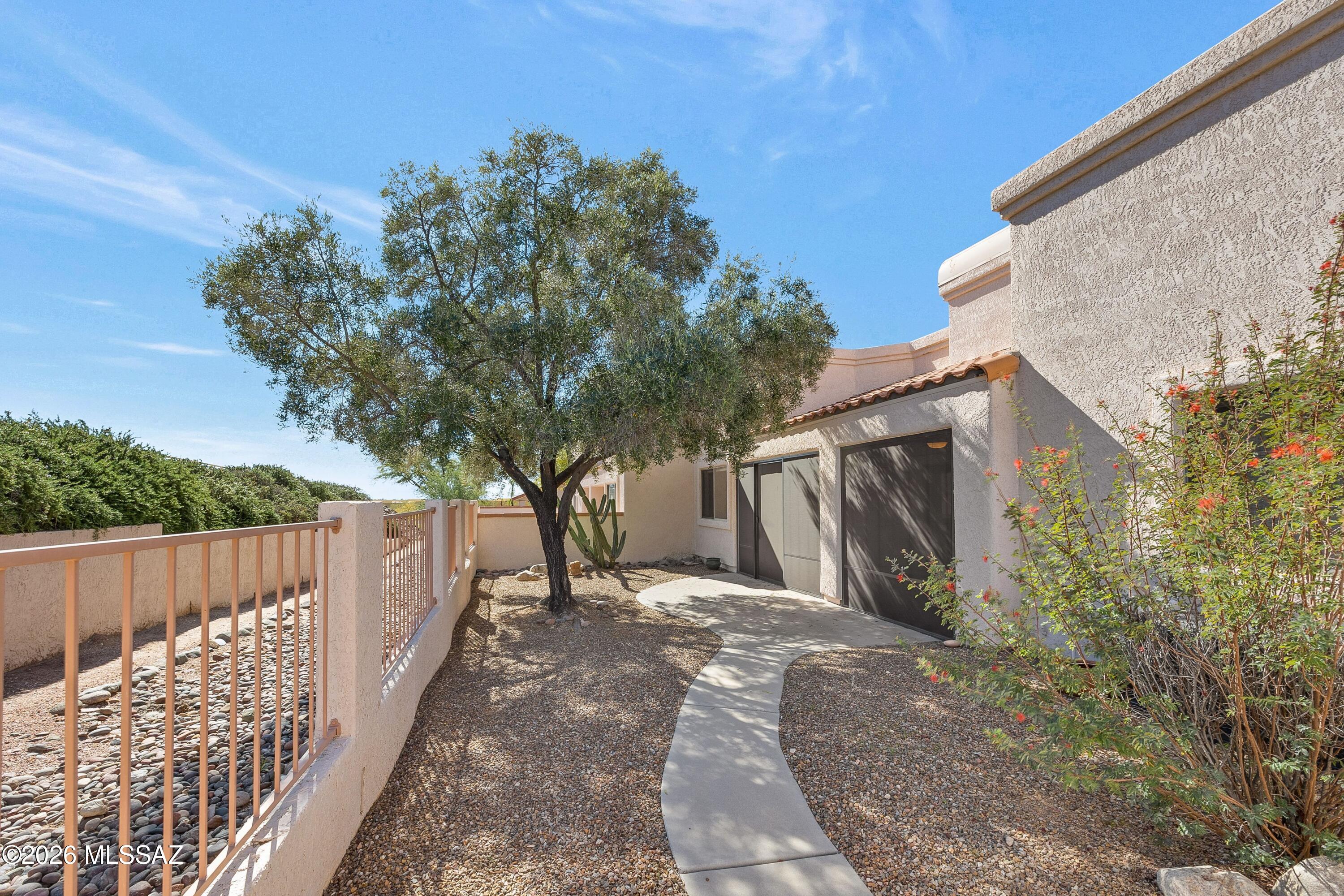 10604 N Laughing Coyote Way