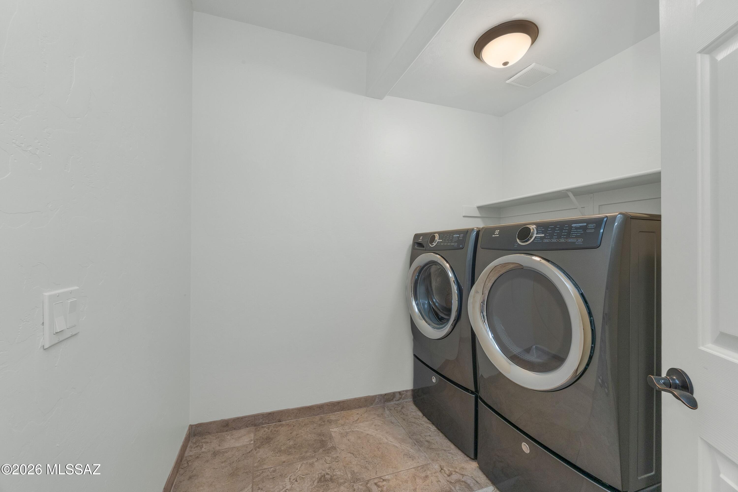 10604 N Laughing Coyote Way