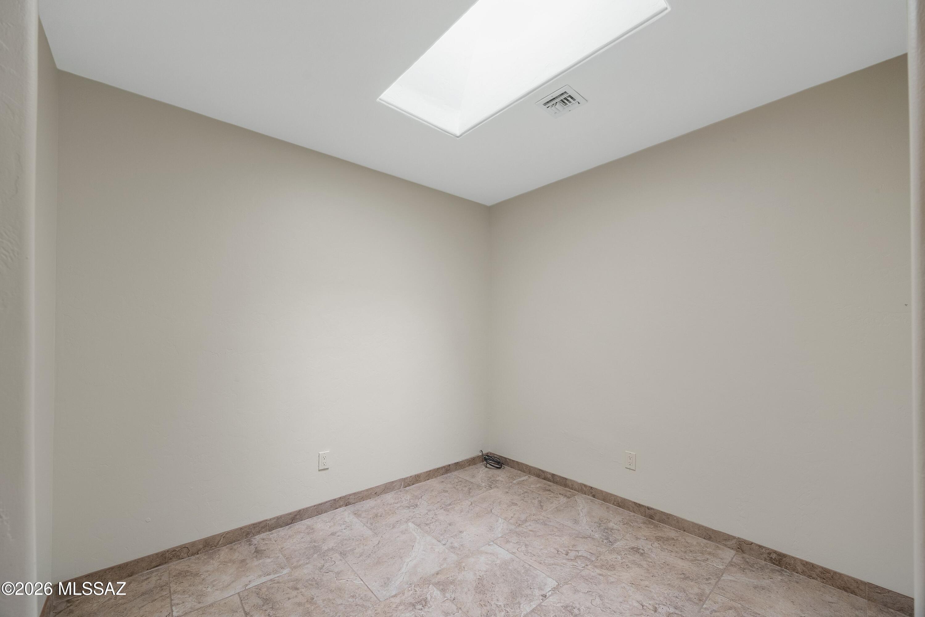 10604 N Laughing Coyote Way