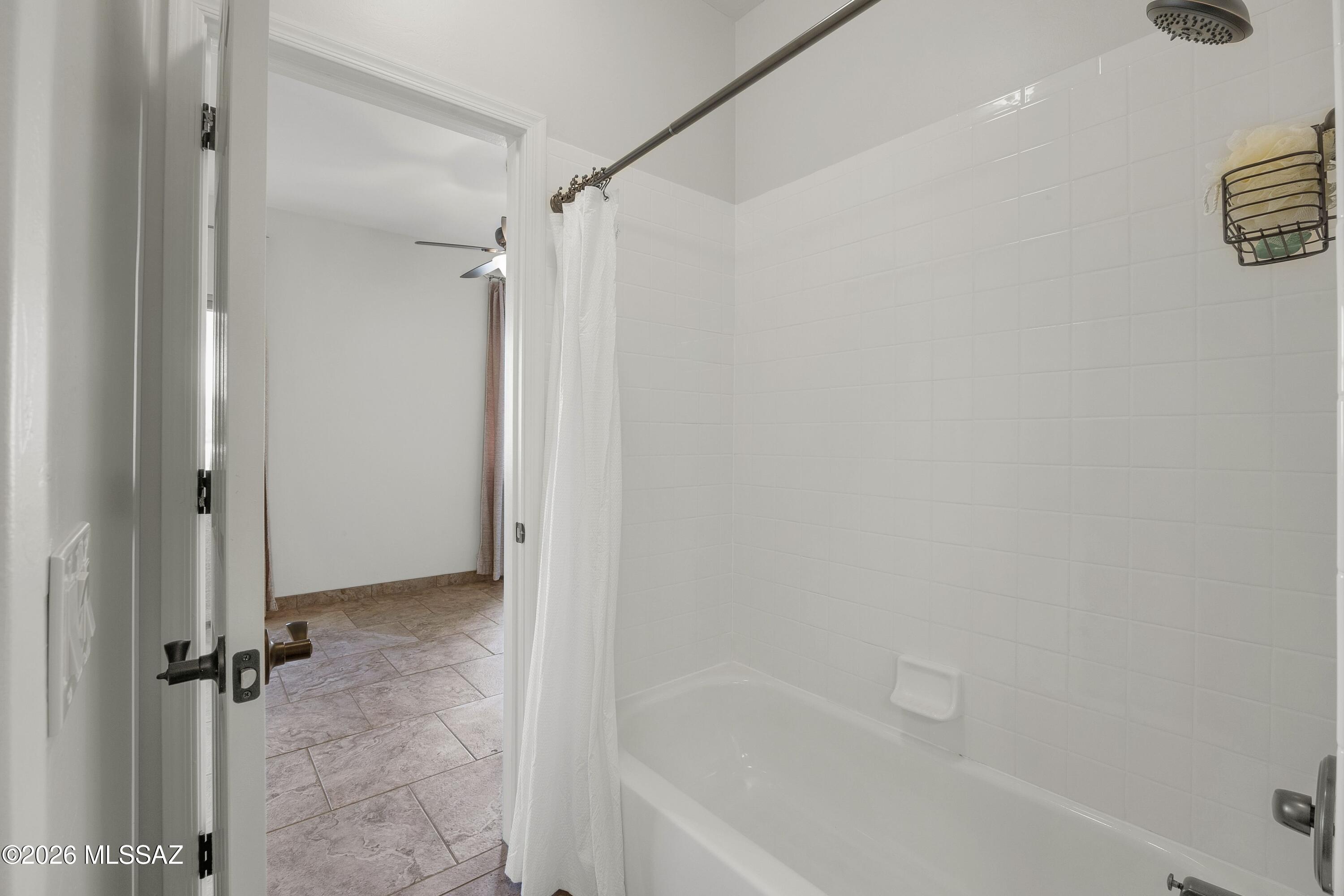 10604 N Laughing Coyote Way