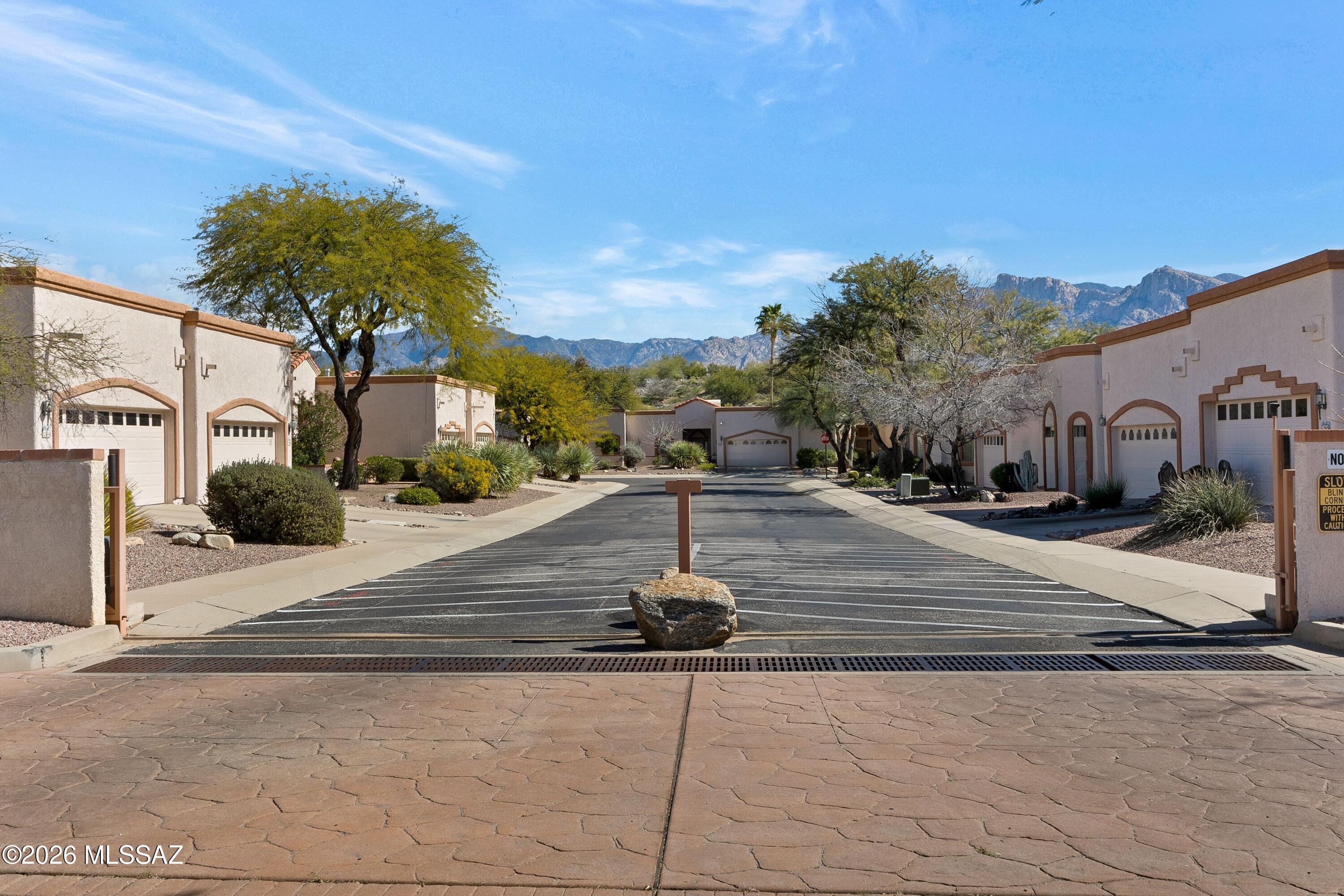 10604 N Laughing Coyote Way