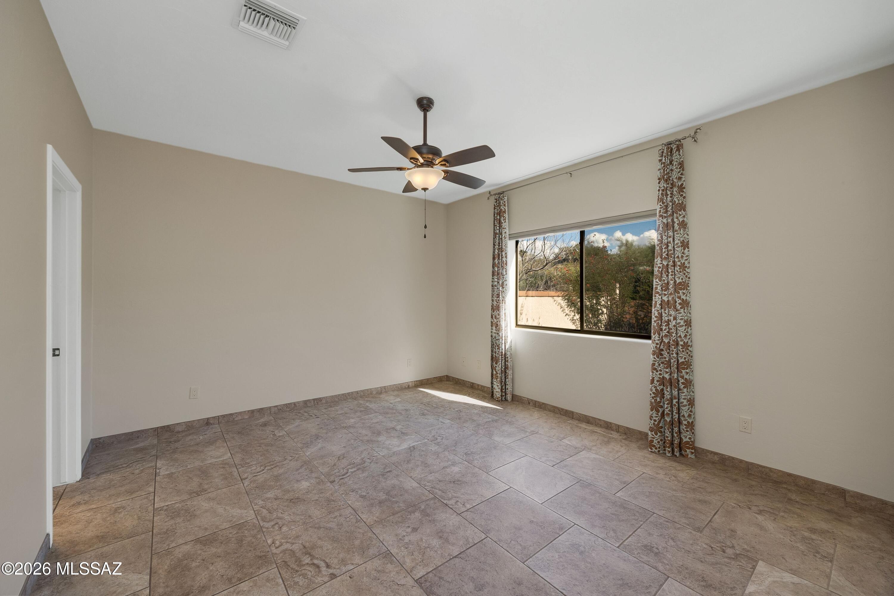 10604 N Laughing Coyote Way