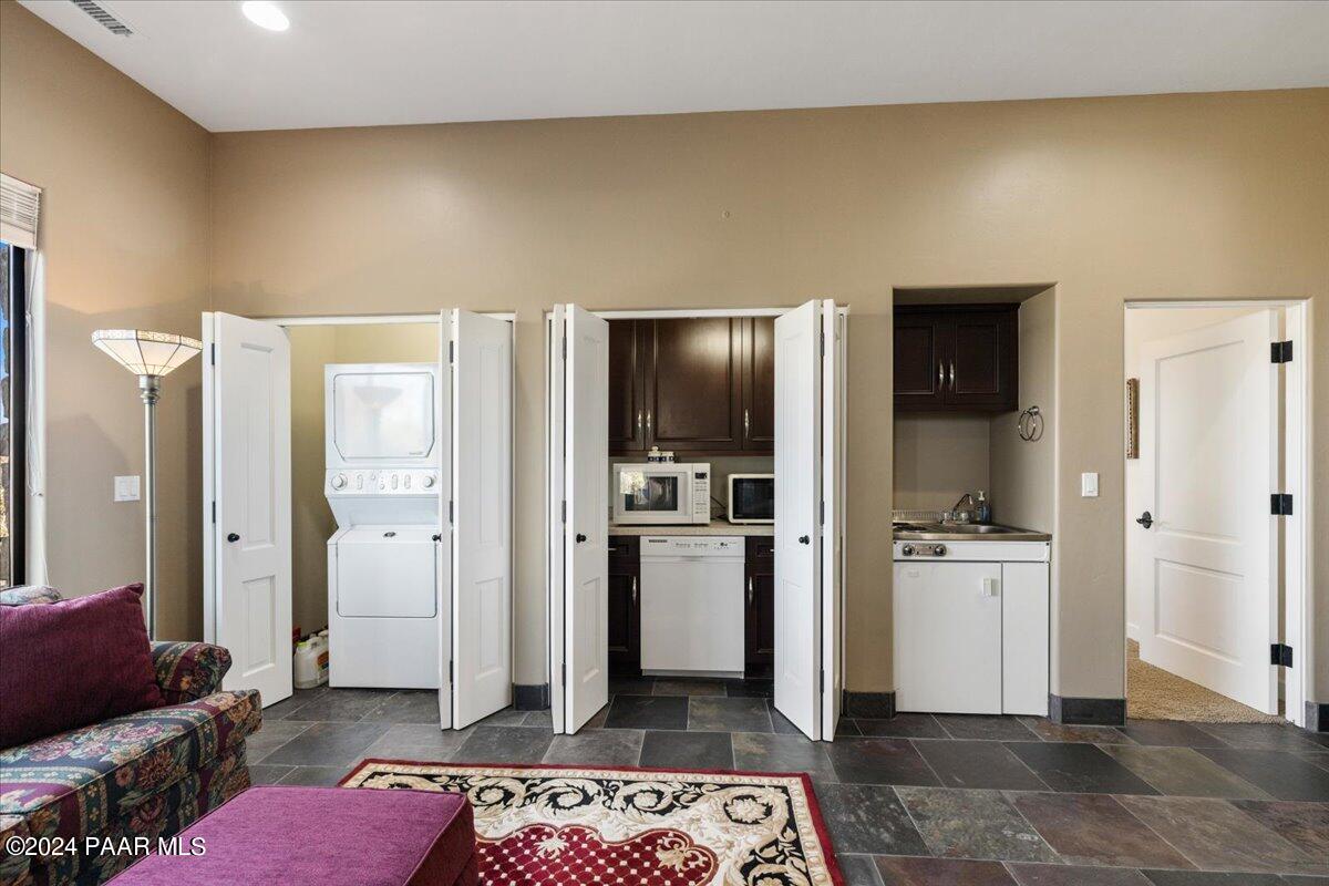 948 Winding Spruce Way