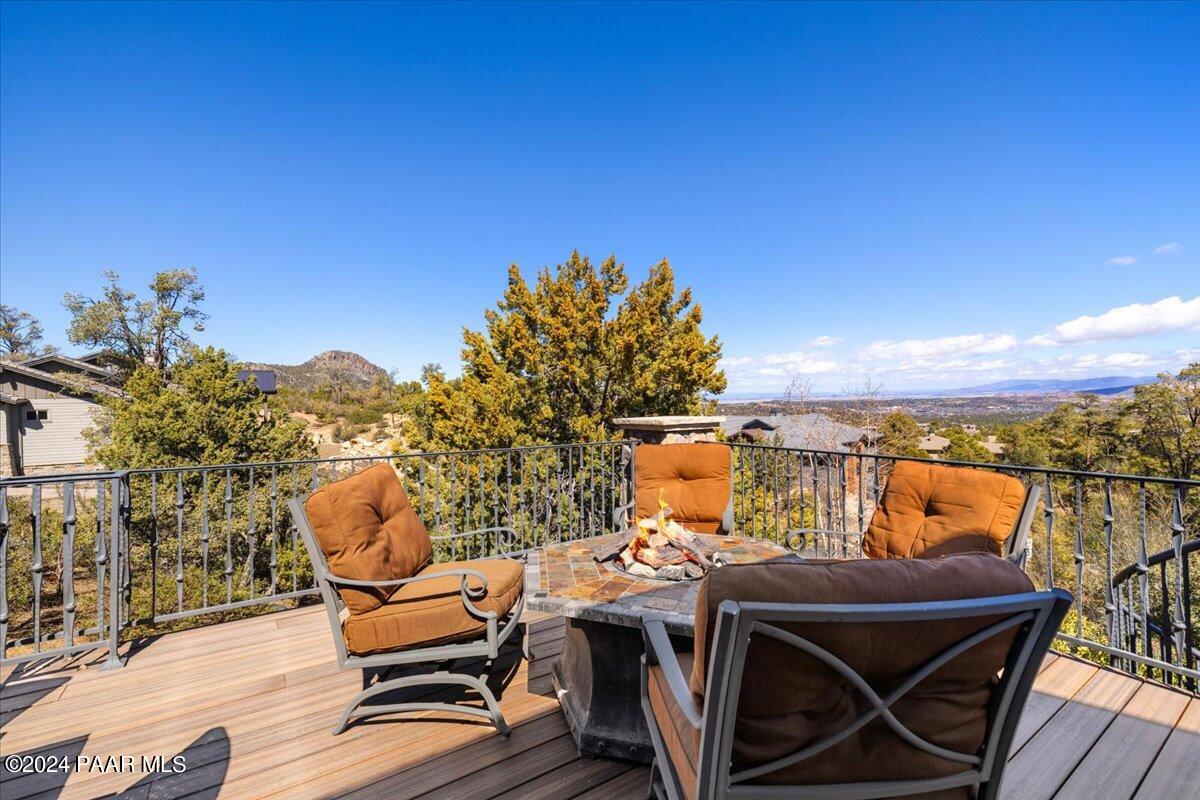 948 Winding Spruce Way