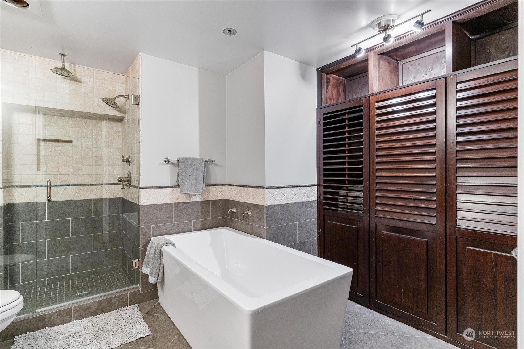 2200 Alki Avenue SW Unit: 201