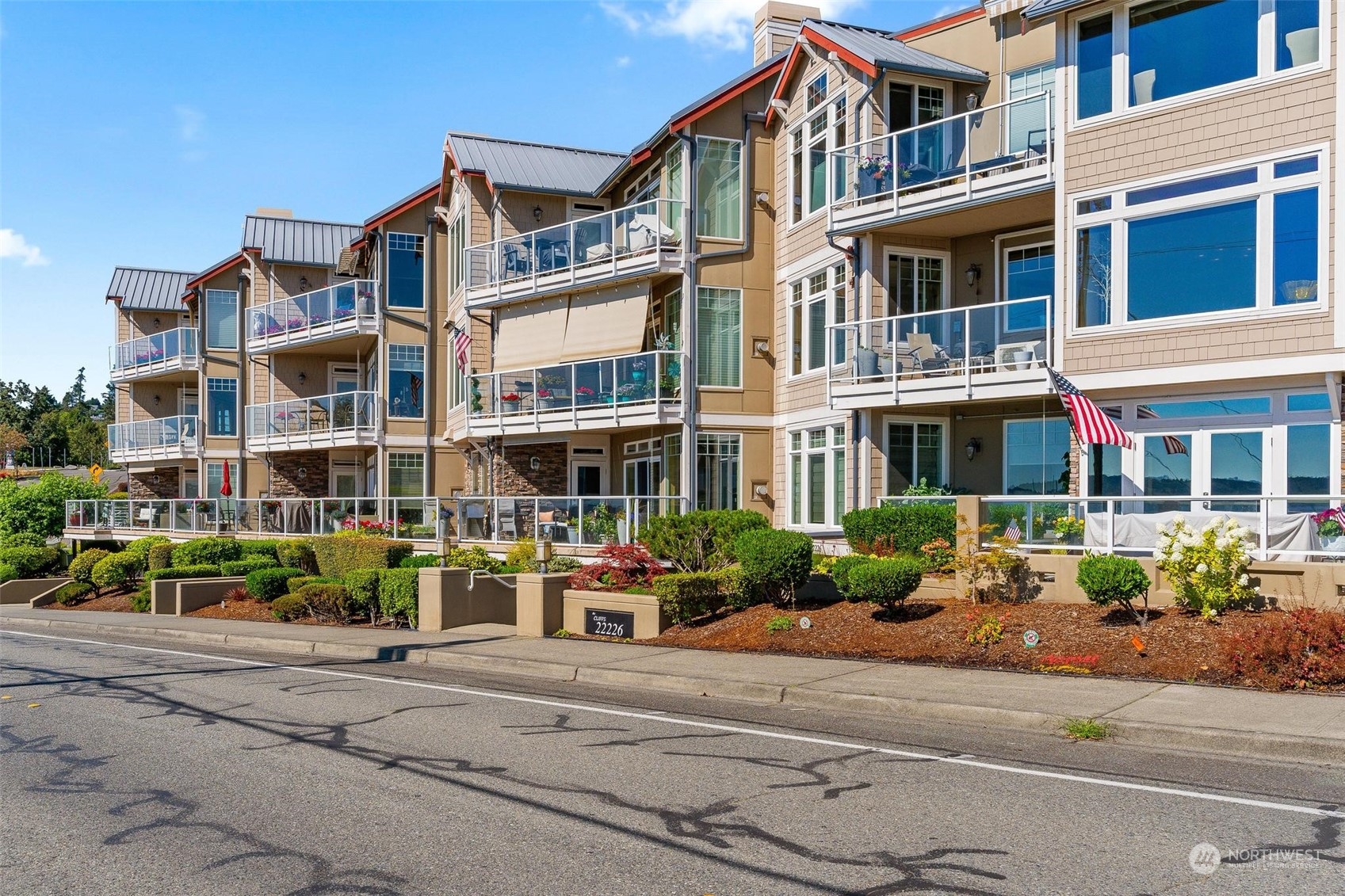 22226 Cliff Avenue S Unit: 204