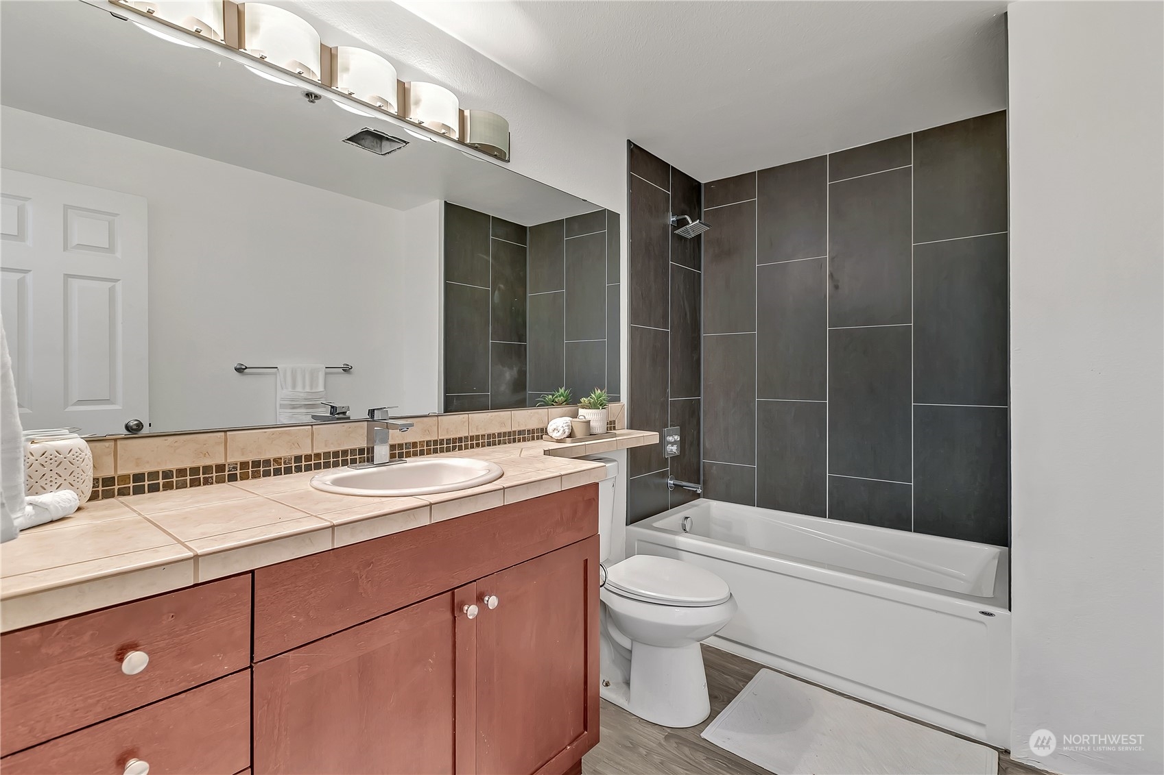 1808 S 284th Lane Unit: E101