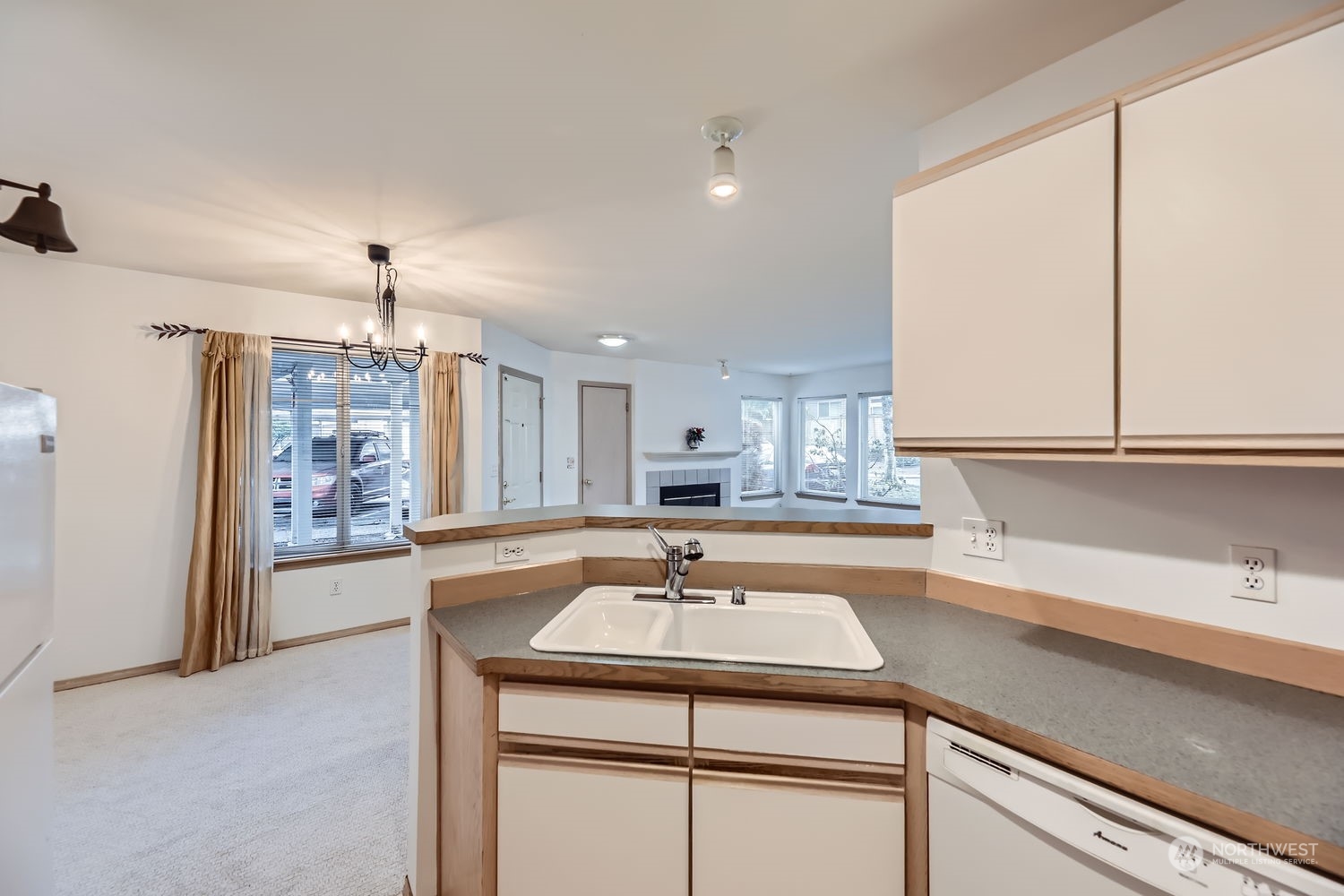 9210 Market Place Unit: M103
