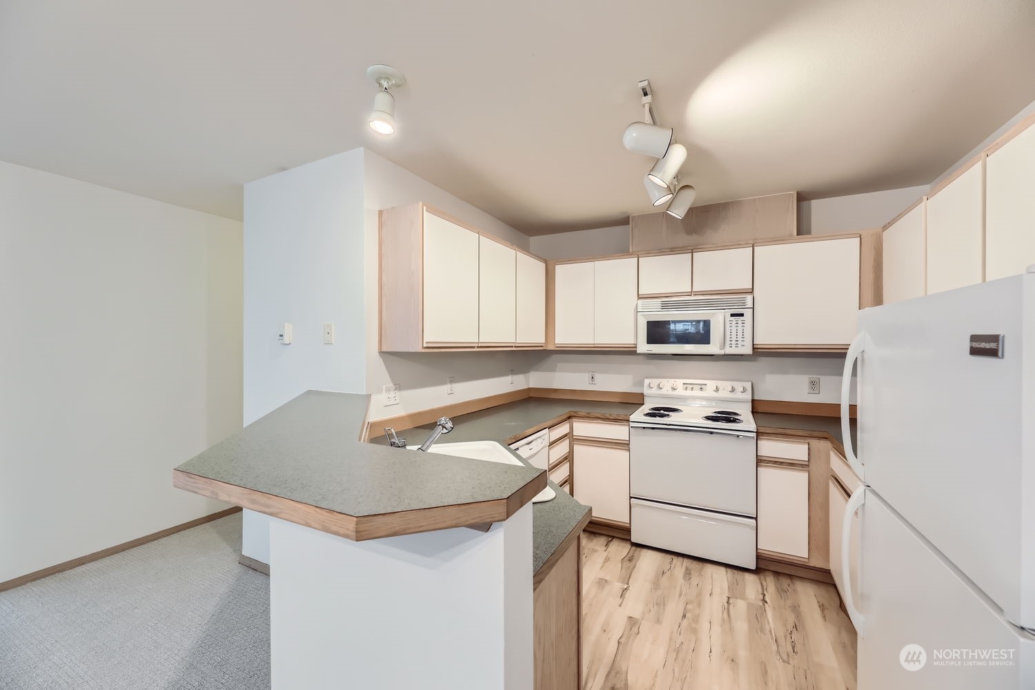 9210 Market Place Unit: M103