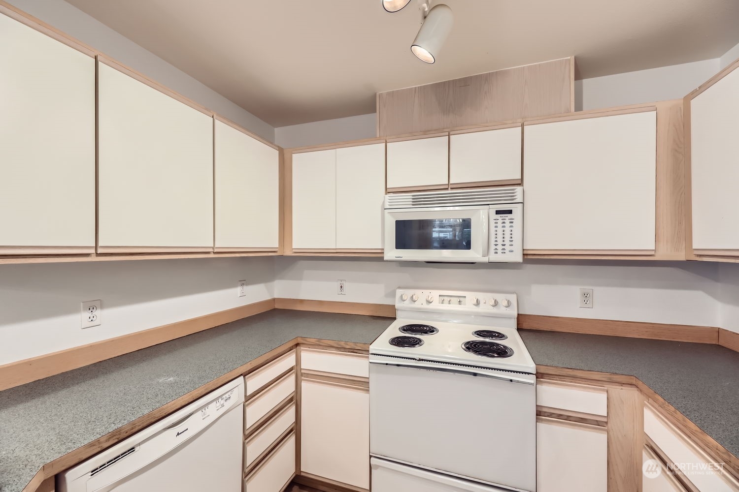 9210 Market Place Unit: M103