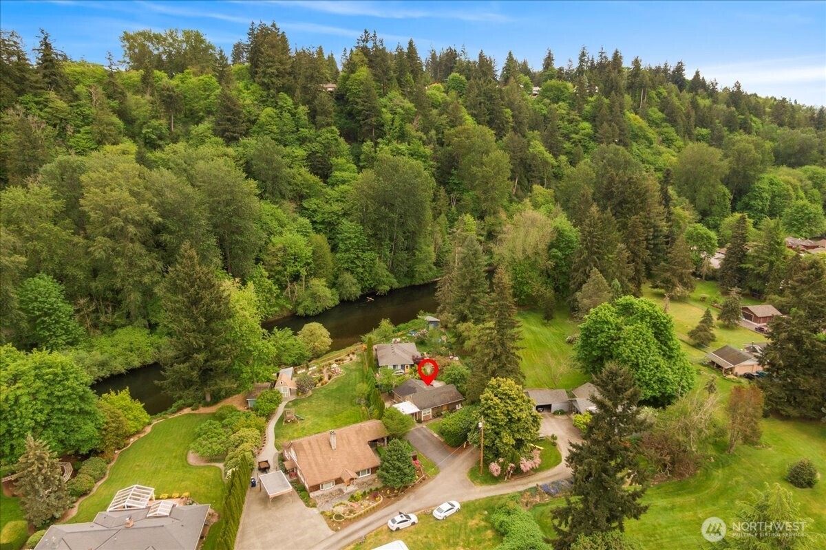 304 Riverview Drive NE