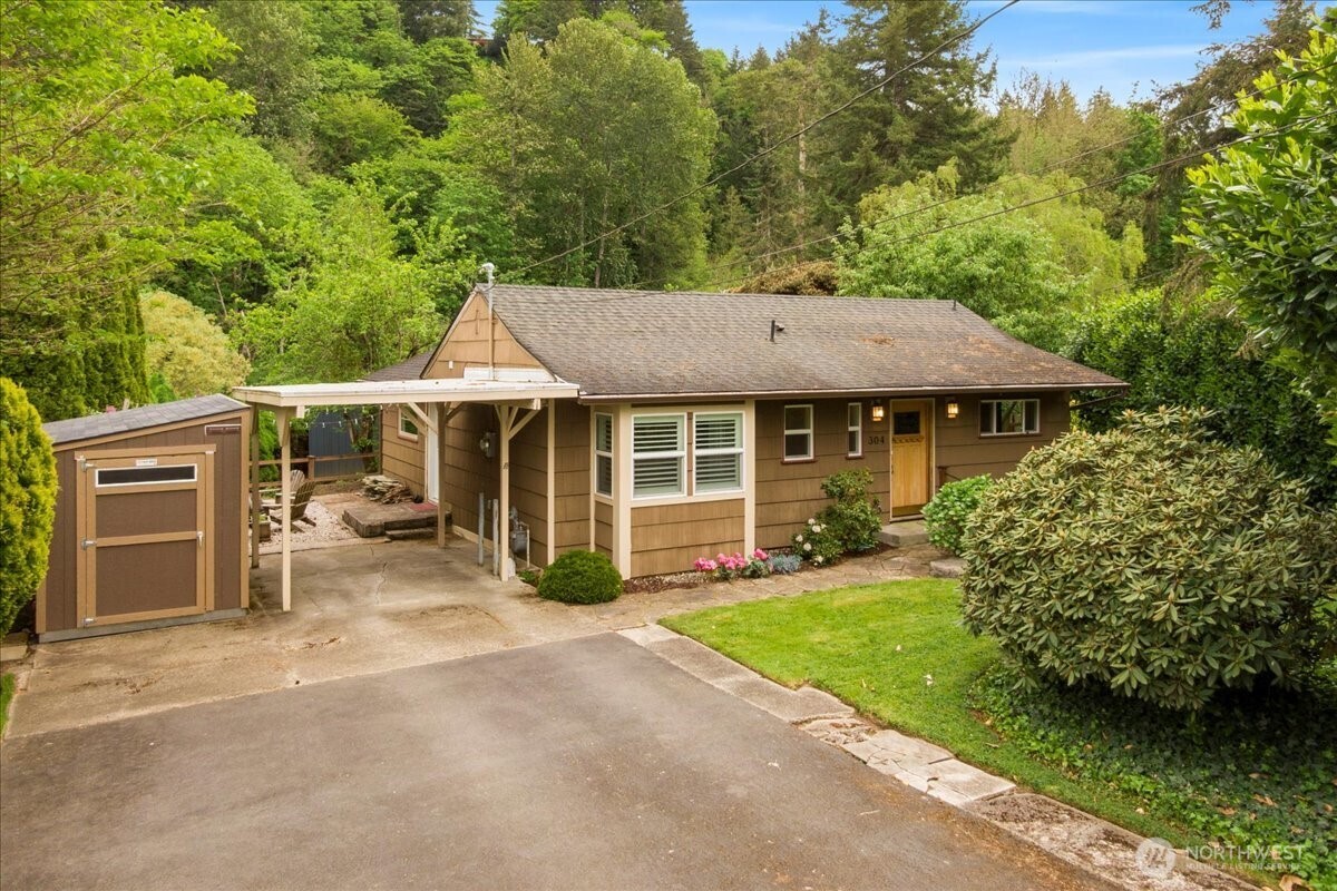 304 Riverview Drive NE