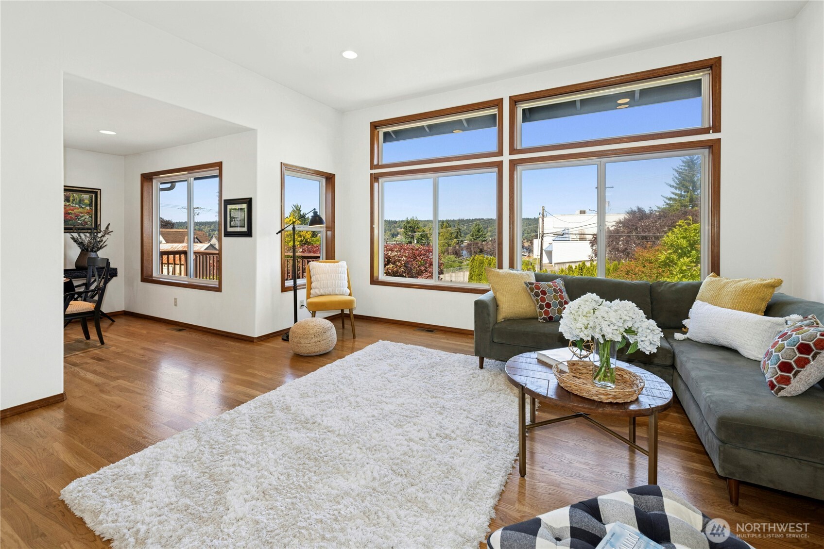 493 NE Lincoln Road