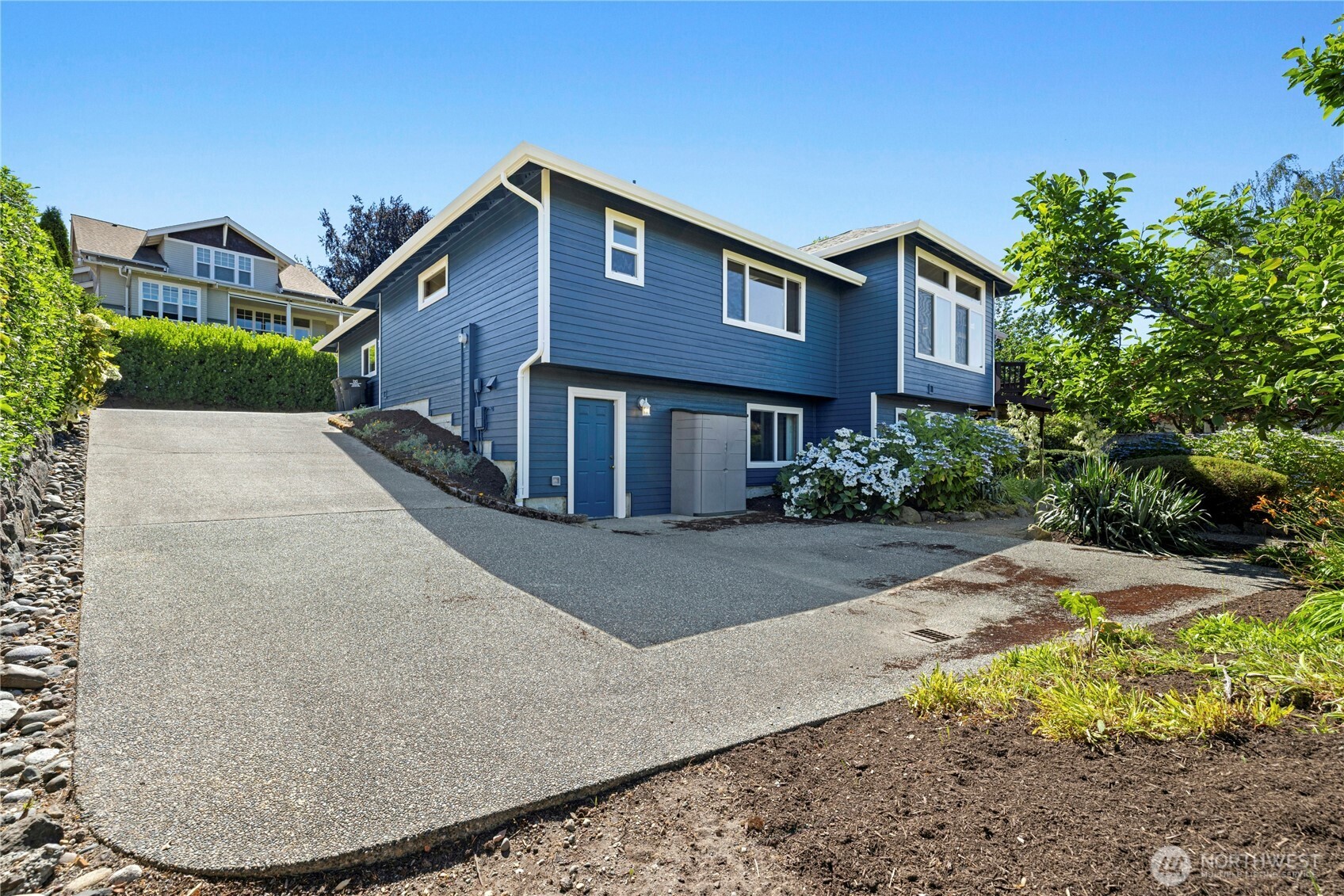 493 NE Lincoln Road