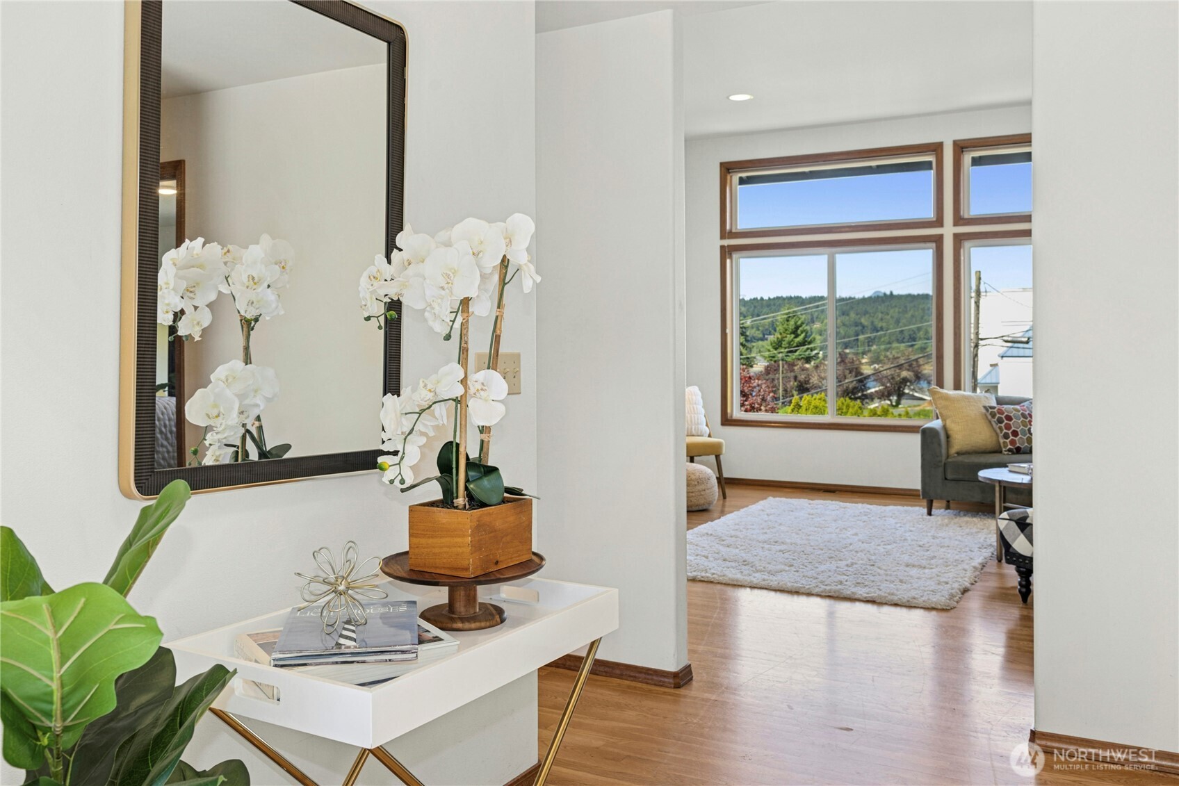 493 NE Lincoln Road