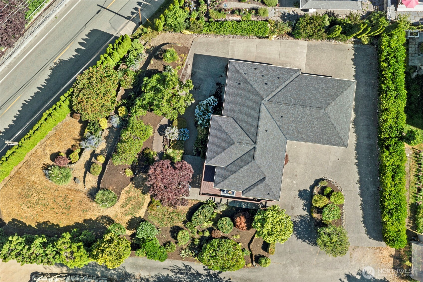 493 NE Lincoln Road