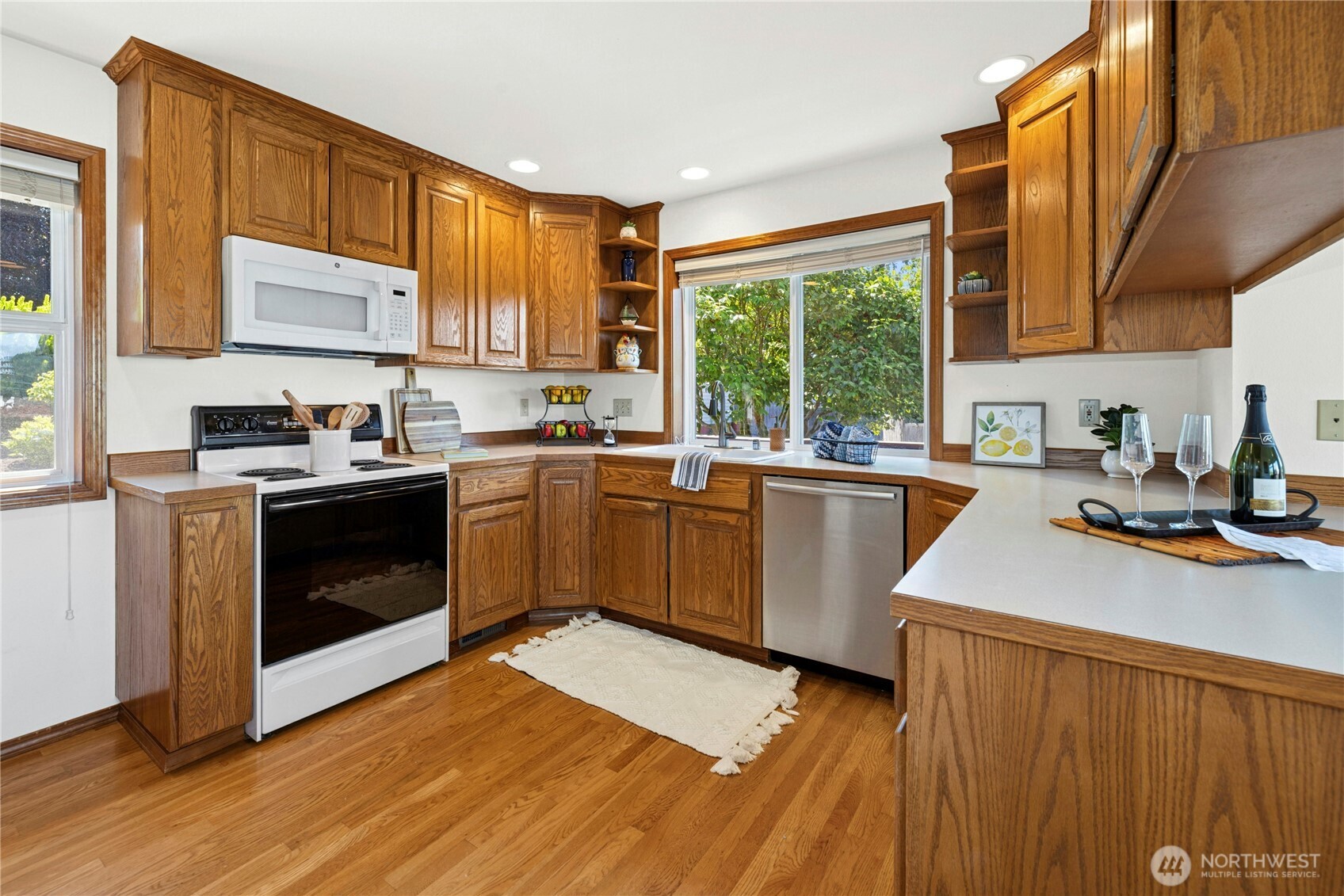 493 NE Lincoln Road
