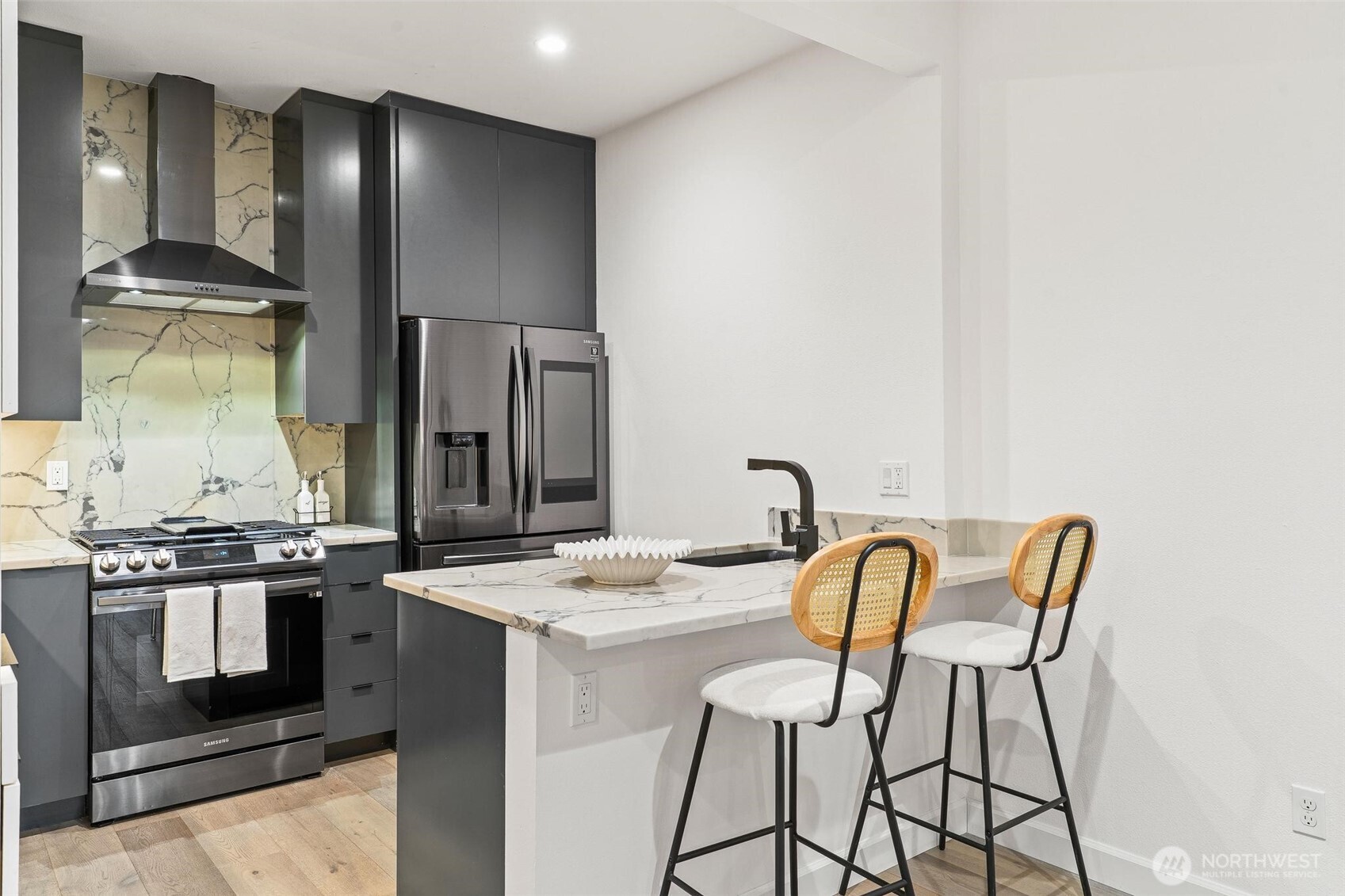 2753 Diamond Loop Unit: 9B
