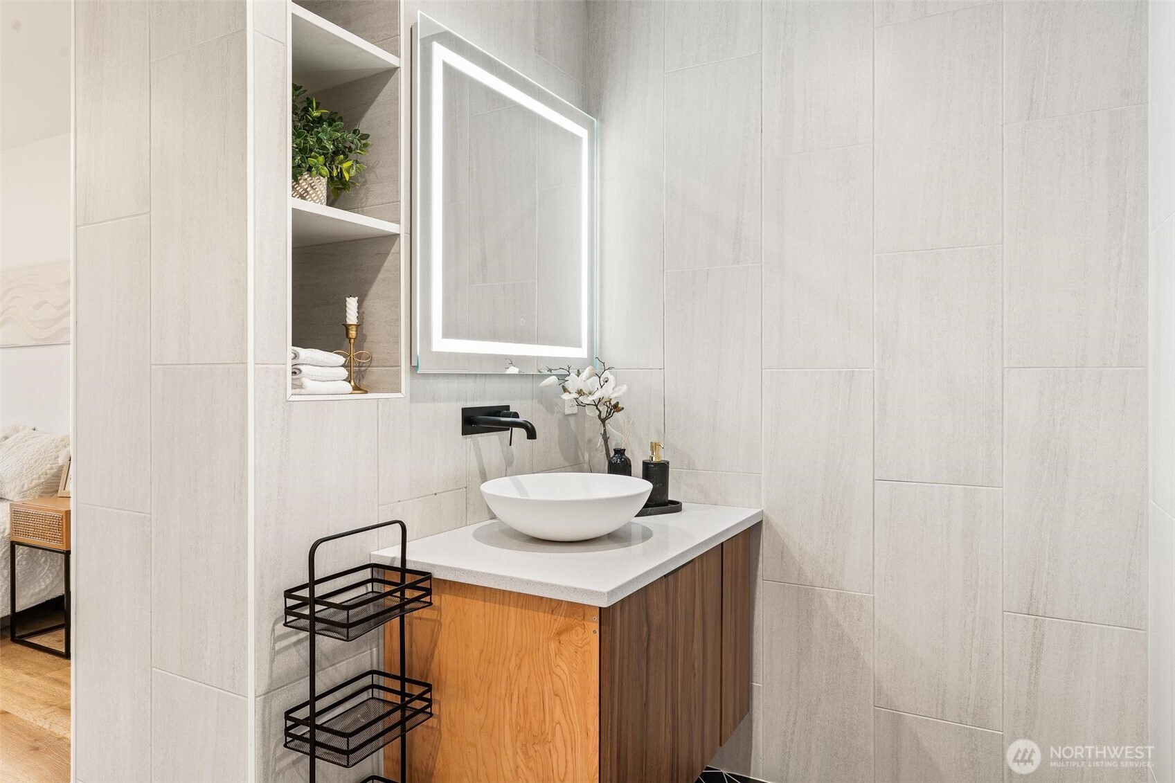 2753 Diamond Loop Unit: 9B